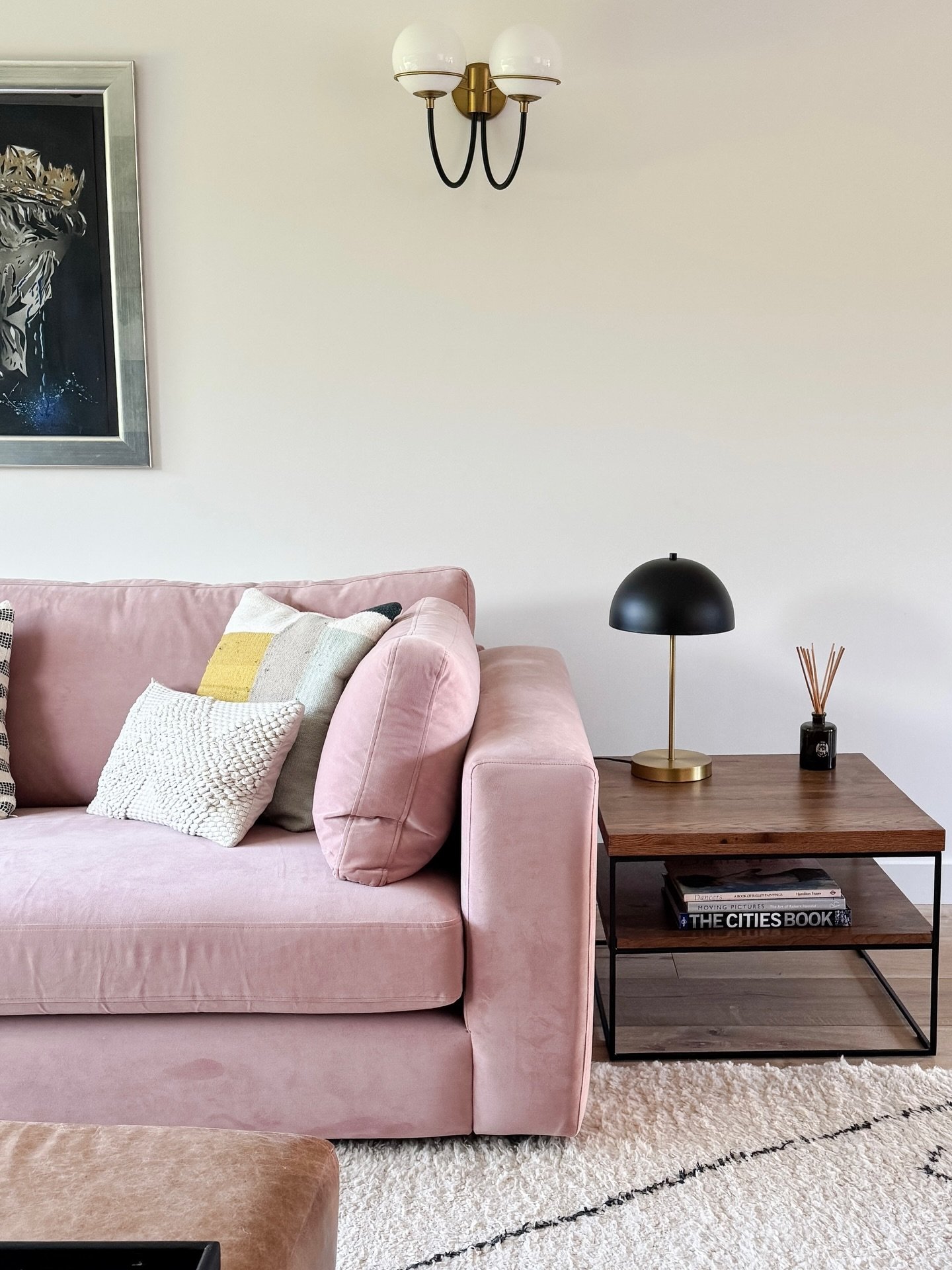 Oh hello 👋🏼 just popping in to share a shot of this pink sofa from my Cambridge project. Because who doesn't love a pink sofa?!