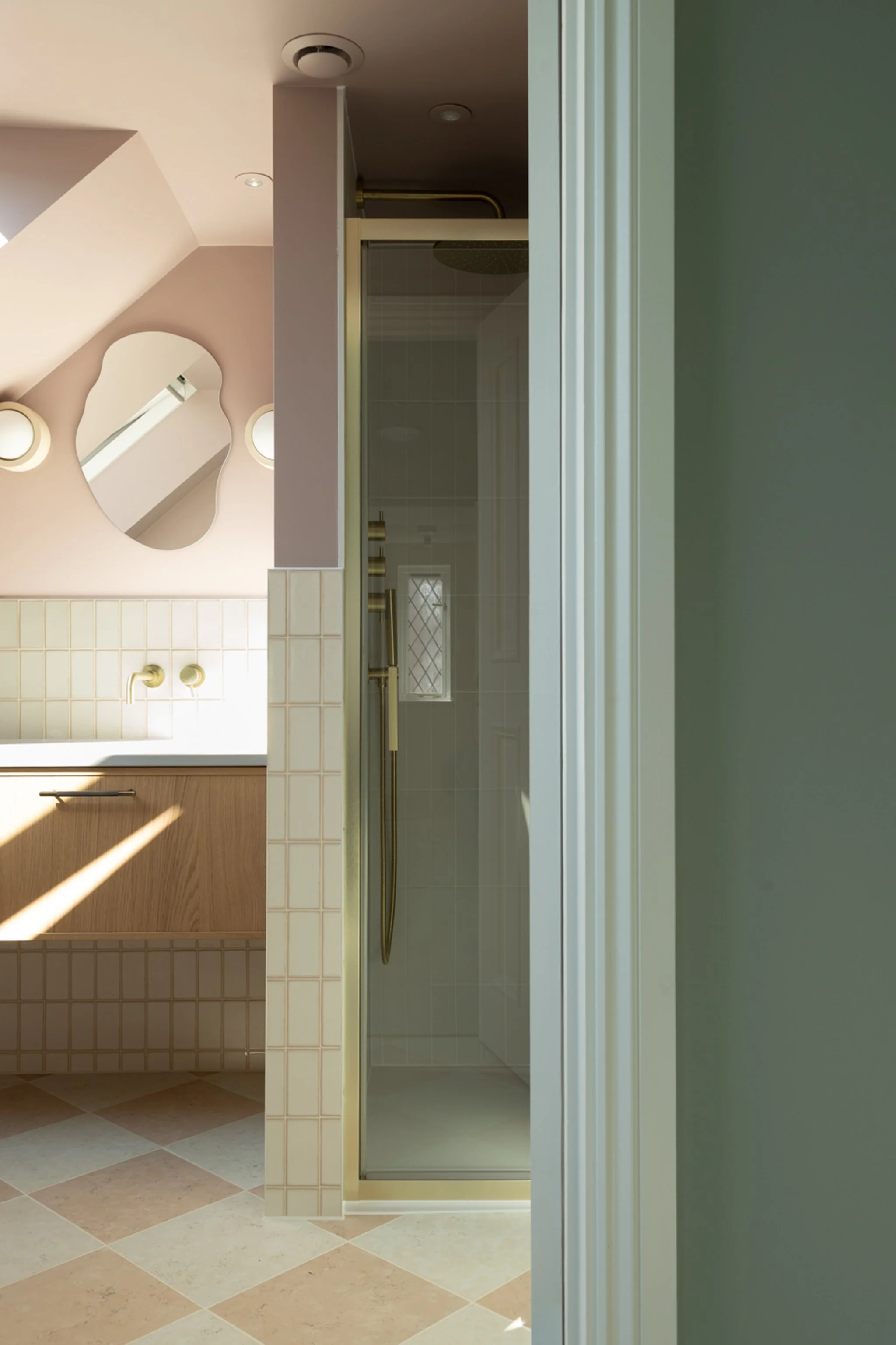 chantry_ensuite2_2.jpg