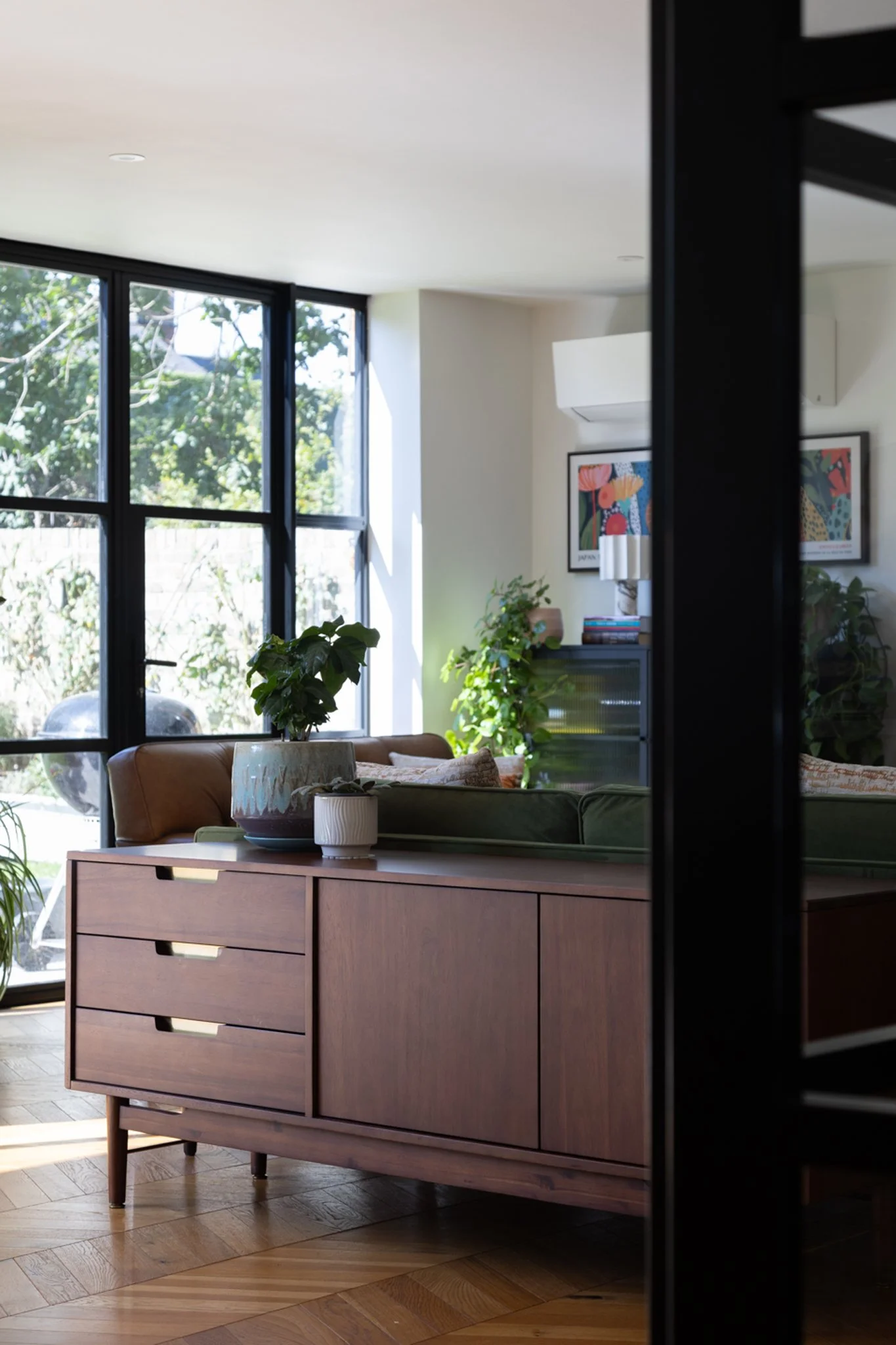 chantry_livingroom_9.jpg