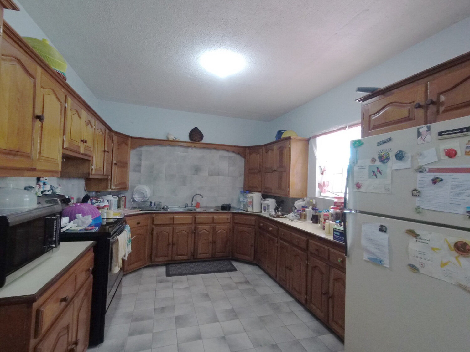 3-kitchen.jpg