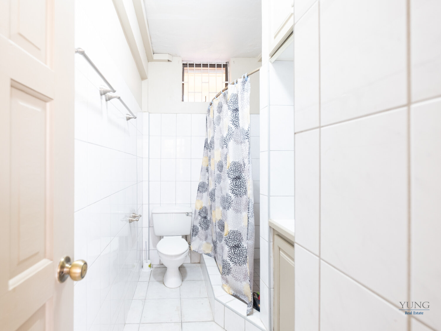 8 Picton Court - Bathroom 01.jpg