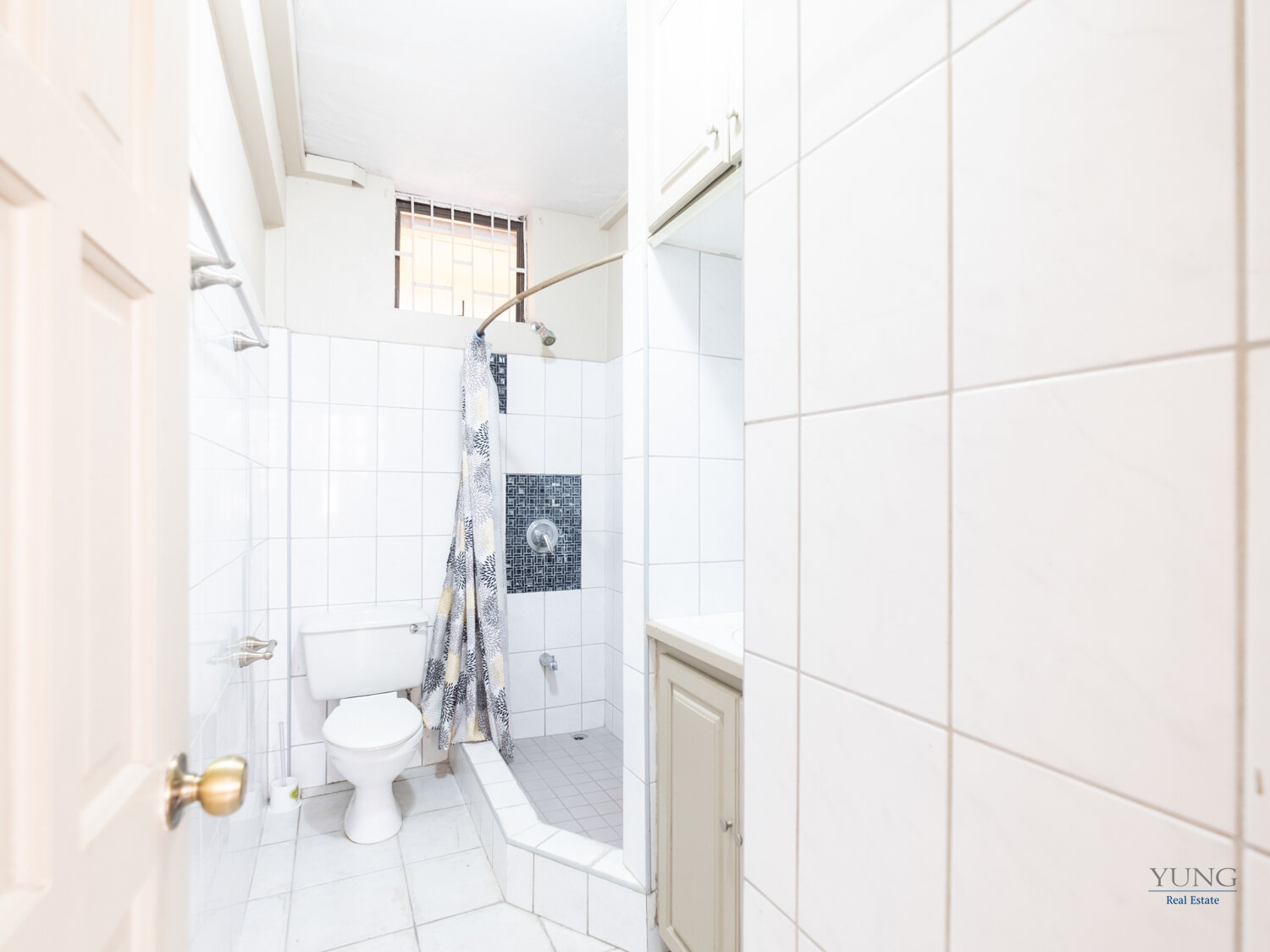 8 Picton Court - Bathroom 02.jpg