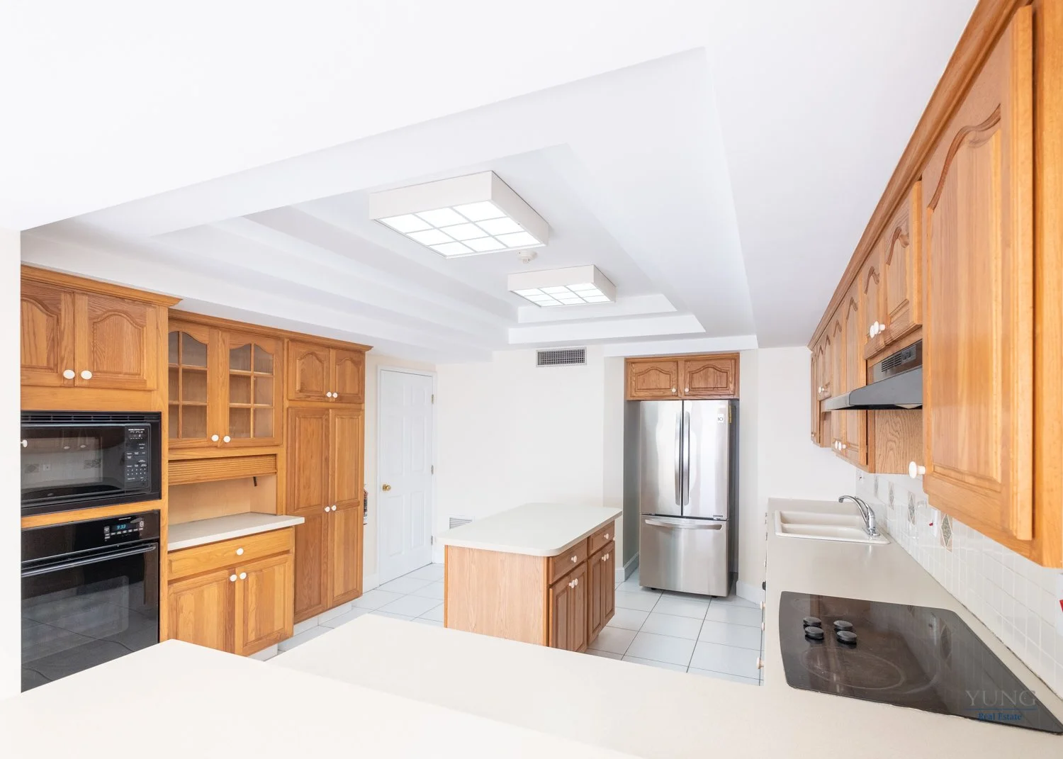 La Fontaine 10C - Kitchen 02.jpg