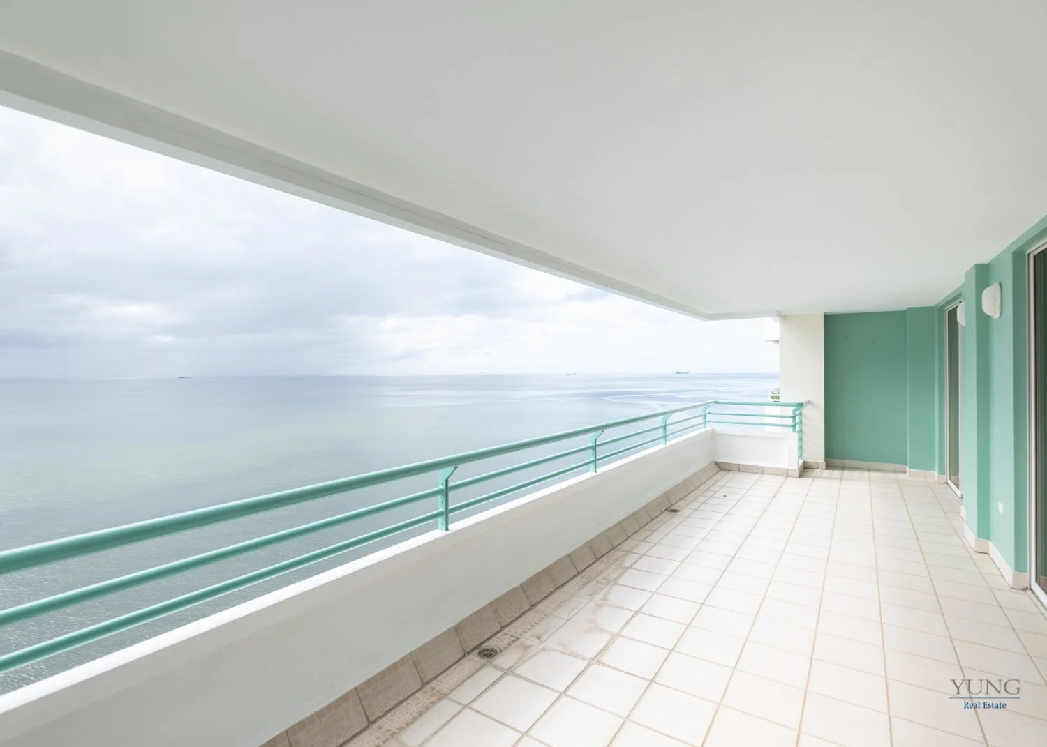 La Fontaine 10C - Balcony 02.jpg