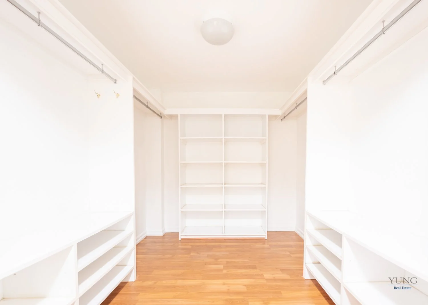 La Fontaine 10C - Master Closet 01.jpg