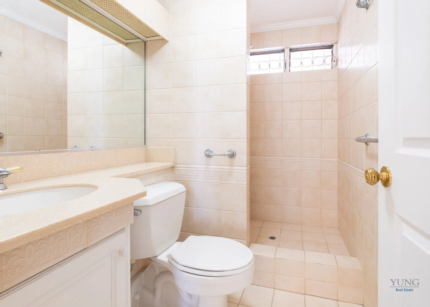 La Fontaine 10C - Guest Bathroom.jpg