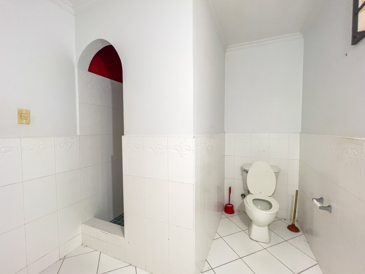 21-third-bathroom.jpg