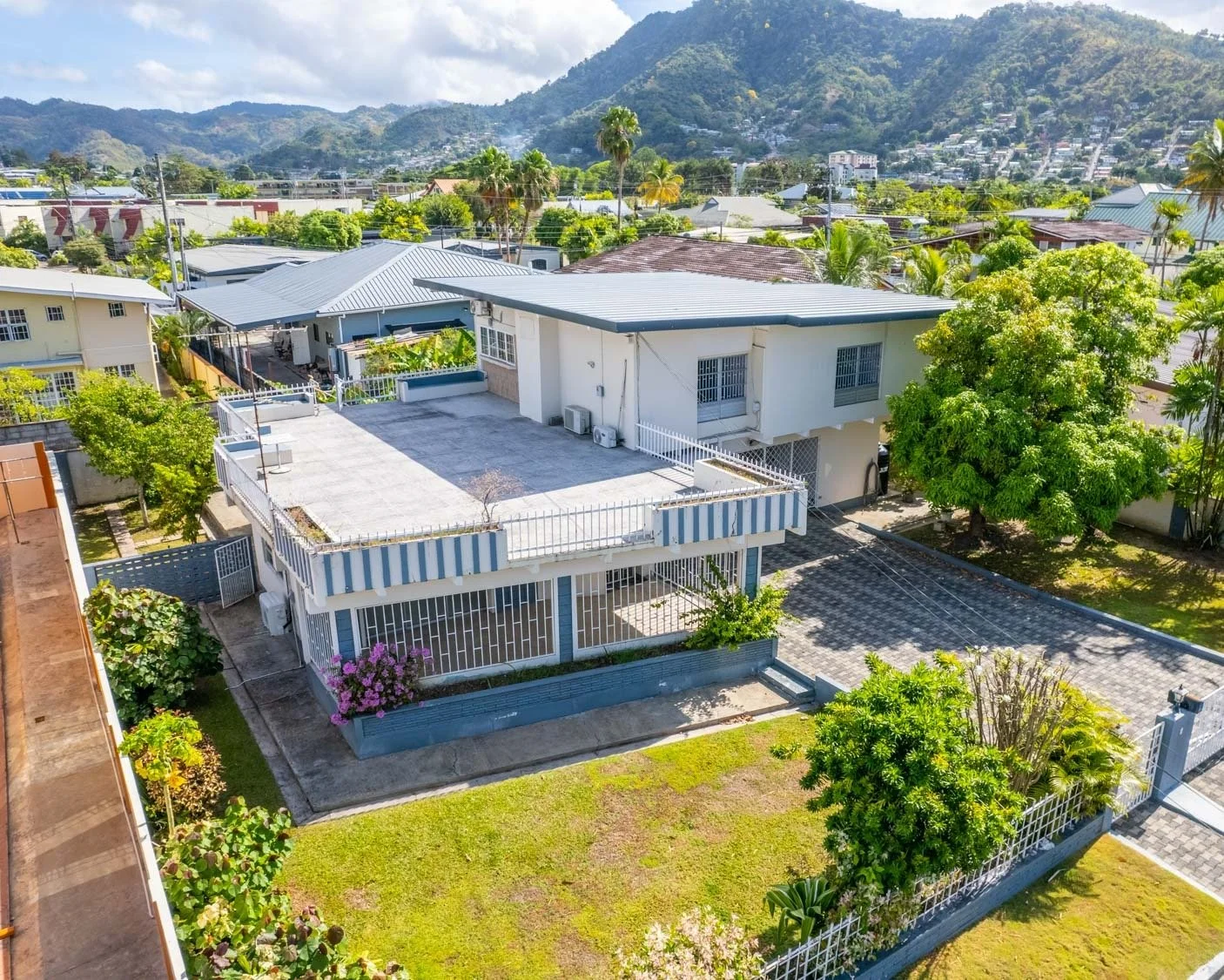 21 Windsurf Rd E, Westmoorings By The Sea TwoStorey House Yung Real Estate Residential