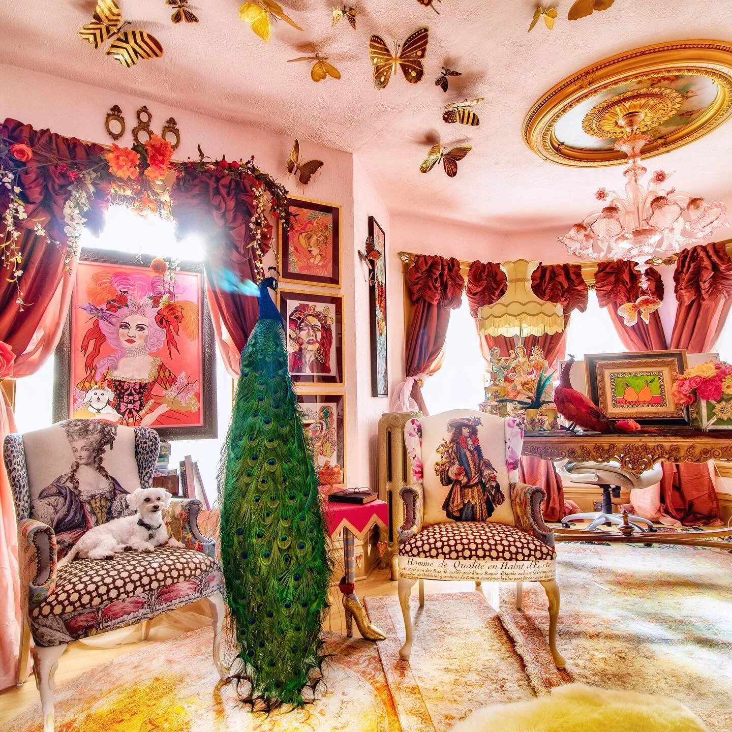 WE HAVE 2 MERRY X-MAS HAND EMBELLISHED PRINTS FOR 2 LUCKY PERSONS!!! π₯³ ‘Tis my humble opinion the most important components of magical & uplifting spaces are (1) color & (2) ALL THE ARTY THINGS & whilst many think original painting