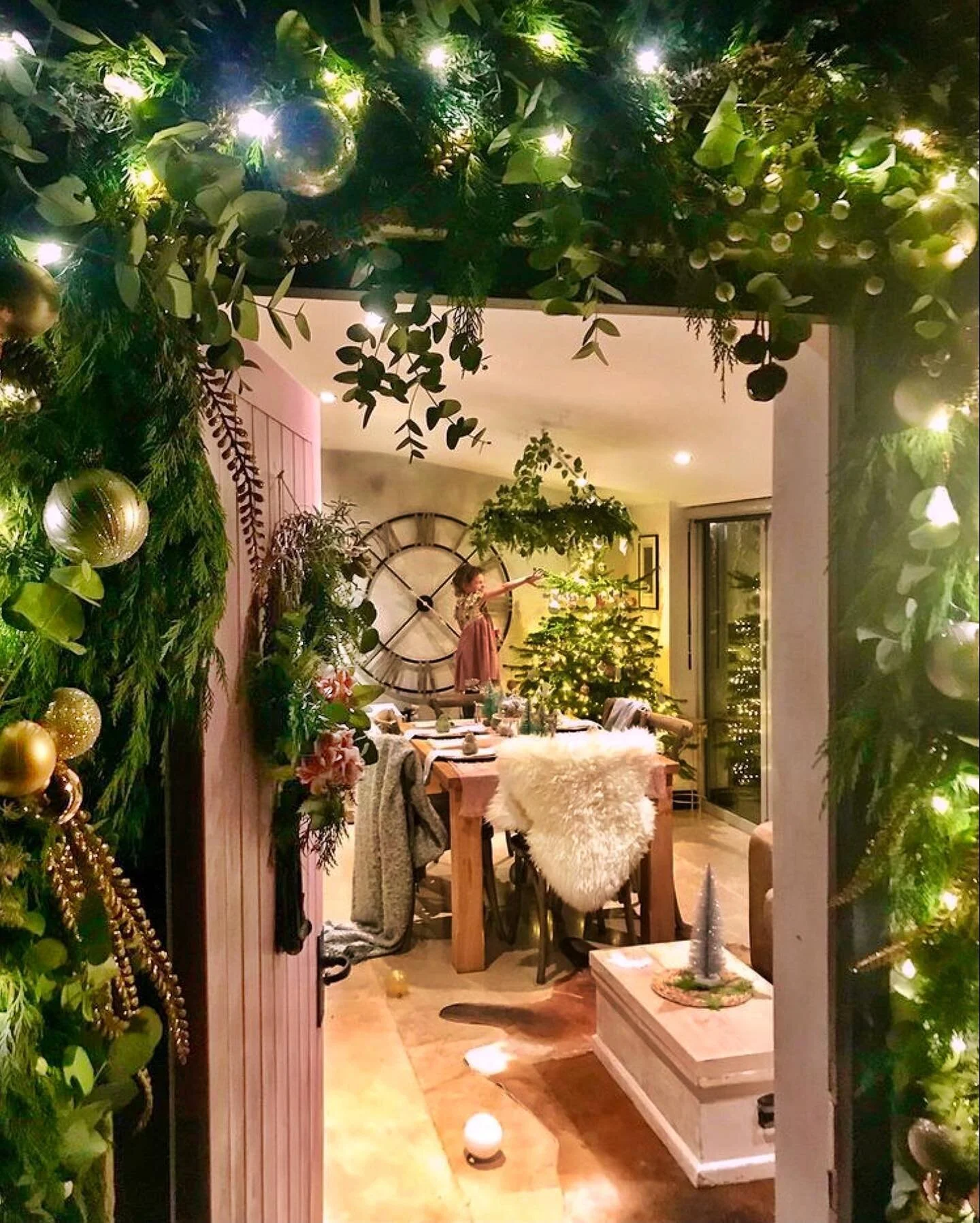 IT’S FRIDAY’S FEATURE PRESENTATION – SUNDAY EDITION & BUCKLE THOSE SEATBELTS as we’re blasting into the Xmas season HOT w/ many adventures in fairytales & romance & bucolic things involving fuzzy & wooly critte