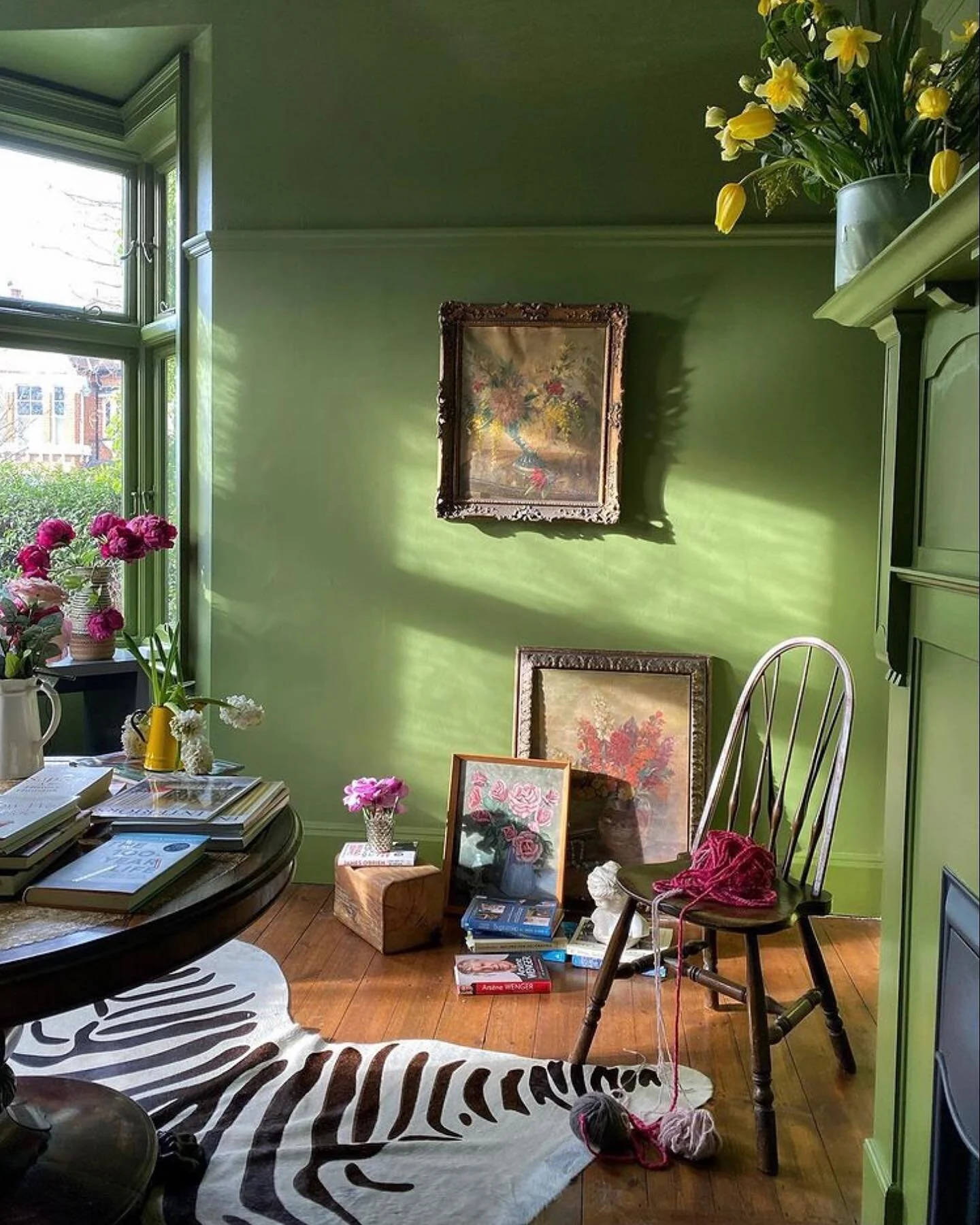 IT’S FRIDAY’S FEATURE PRESENTATION – TUESDAY EDITION π₯³ & SO MUCH JOYOUSNESS IS IN STORE as we’re off to London ππΌ to visit Sarah of the gracefully laid back & maximal @ahometomakeyousmile. And it’s 2-FOR-1 SPE