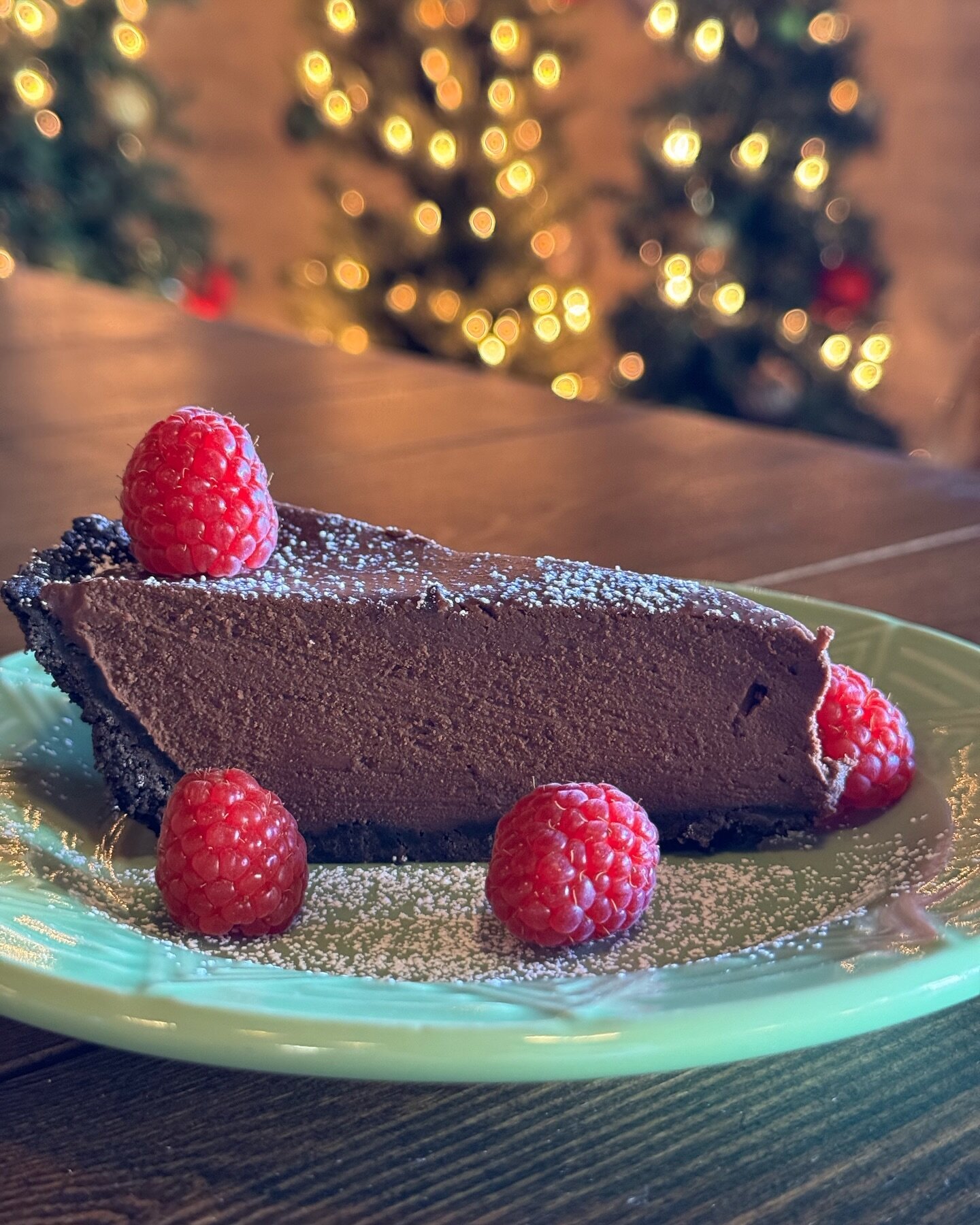 It&rsquo;s not the holidays without some tasty desserts! Try this easy No Bake Chocolate Torte!🎄

Ingredients:
● 2 1&frasl;2 cups Oreo cookie crumbs, about 26 Oreo Cookies
● 6 tablespoons unsalted butter, melted
● 1 cup heavy whipping cream
● 2 cups