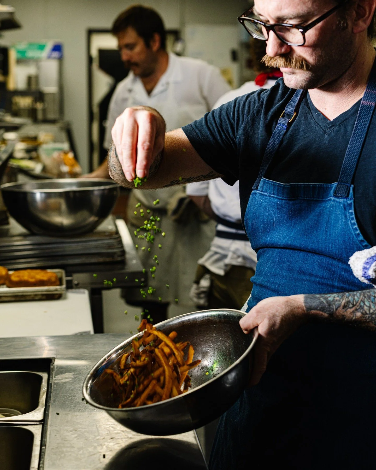 This and a dirty martini would fix me 🍟 🍸

#martiniandfries #pommefrites #frenchfries #dirtymartini #girldinner