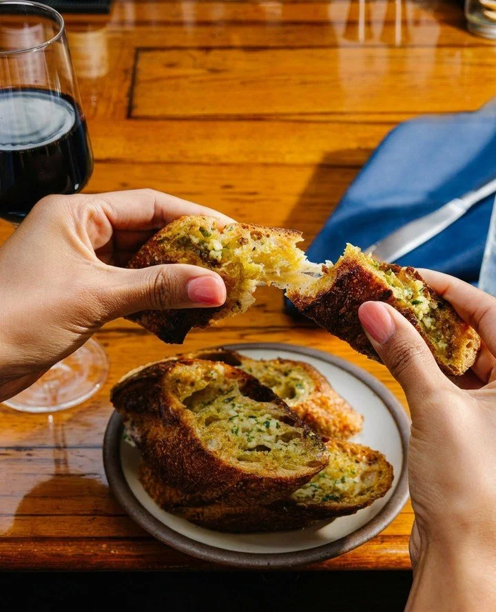 That little cronchy sound 🎶 Get your hands on our garlic bread, a comfort classic 🥖 

#garlicbread #rawbar #foodstagram #ncseafood #downtownraleigh