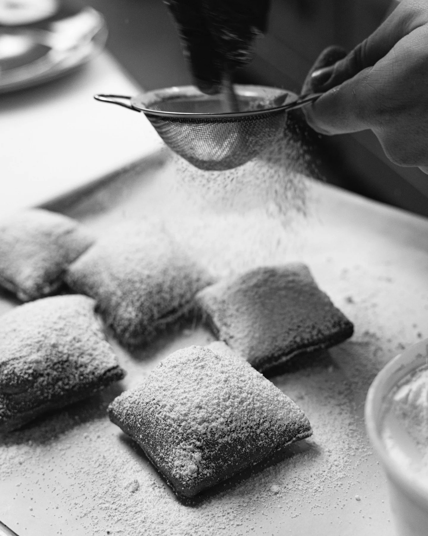 Sifting through a long week? Give yourself some mid-week motivation by booking a brunch resi for the weekend! Use the link in our bio to save a spot 🍳 

#brunch #beignets #raleigheats #raleighbrunch #raleighfoodpics #raleighfoodie #cocktails #oyster