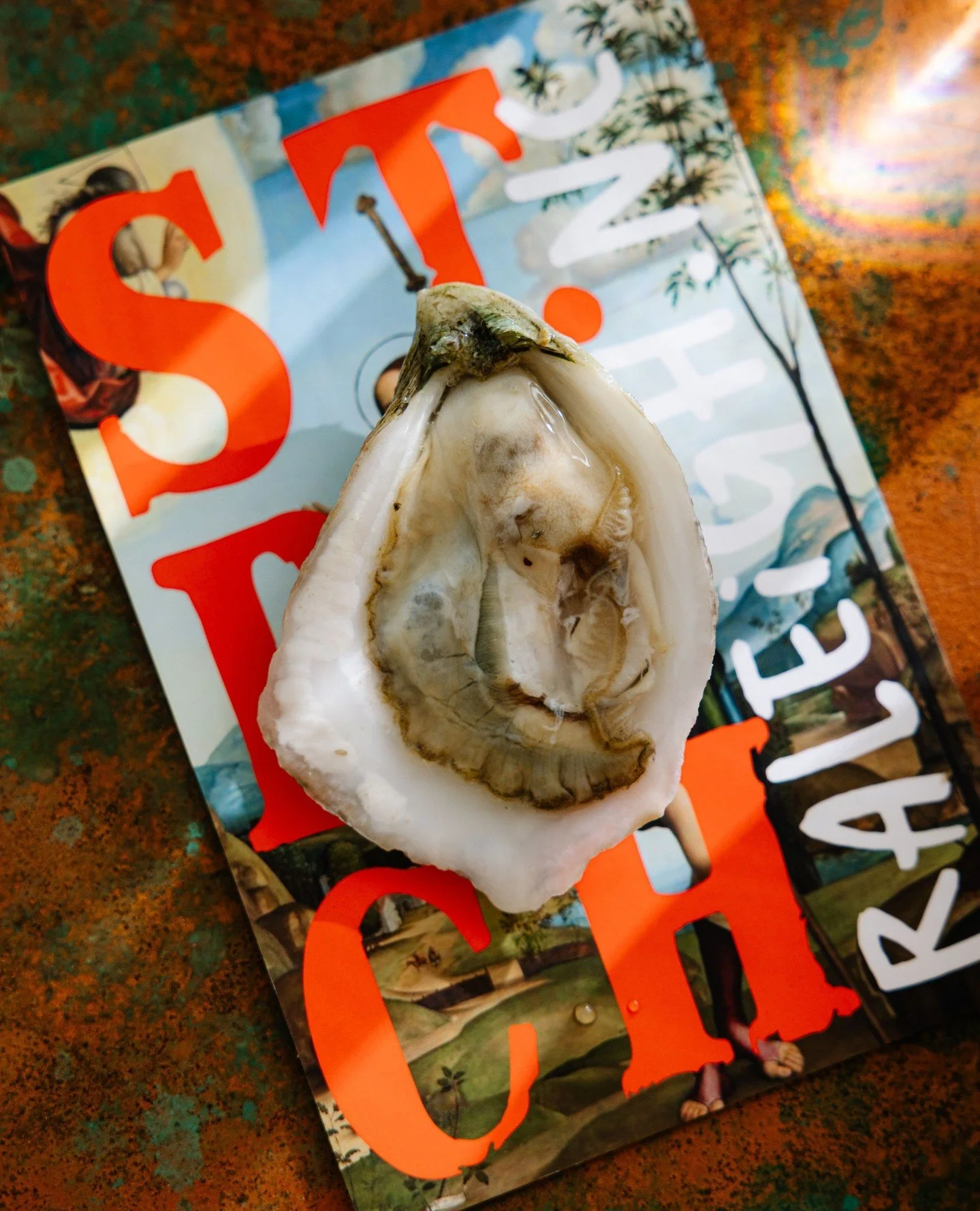 This used to be called a Glamour Shot &trade; 📸  Don&rsquo;t miss these beauties at our daily $1.50 Oyster Happy Hour 🍻 ⁠
⁠
⁠
#oysters #🦪#roastedoysters #rawbar #ncseafood #raleigheats #oystersonthehalfshell #oystershucking #oystersandchampagne #o