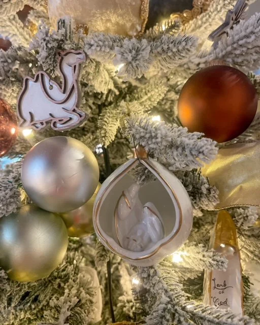 Elegant Christmas Tree Decorating Ideas: Sub-Zero, Wolf, &amp; Cove Inaugural Competition at Dallas Showroom