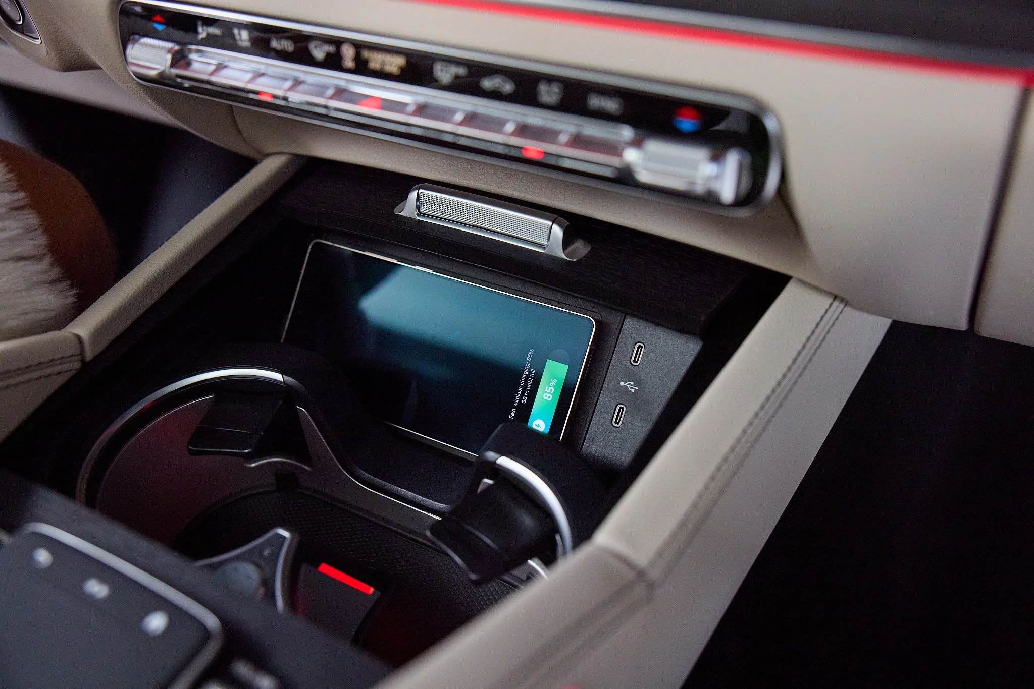 03_GLS_INTERIORS_PHONE_SANTA_0002.jpg