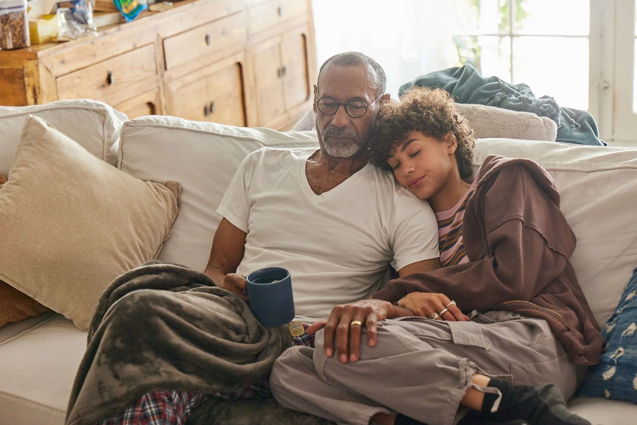 231004_CVS_LIFESTYLE_12_LIVINGROOM_FATHERDAUGHTER_3497.jpg