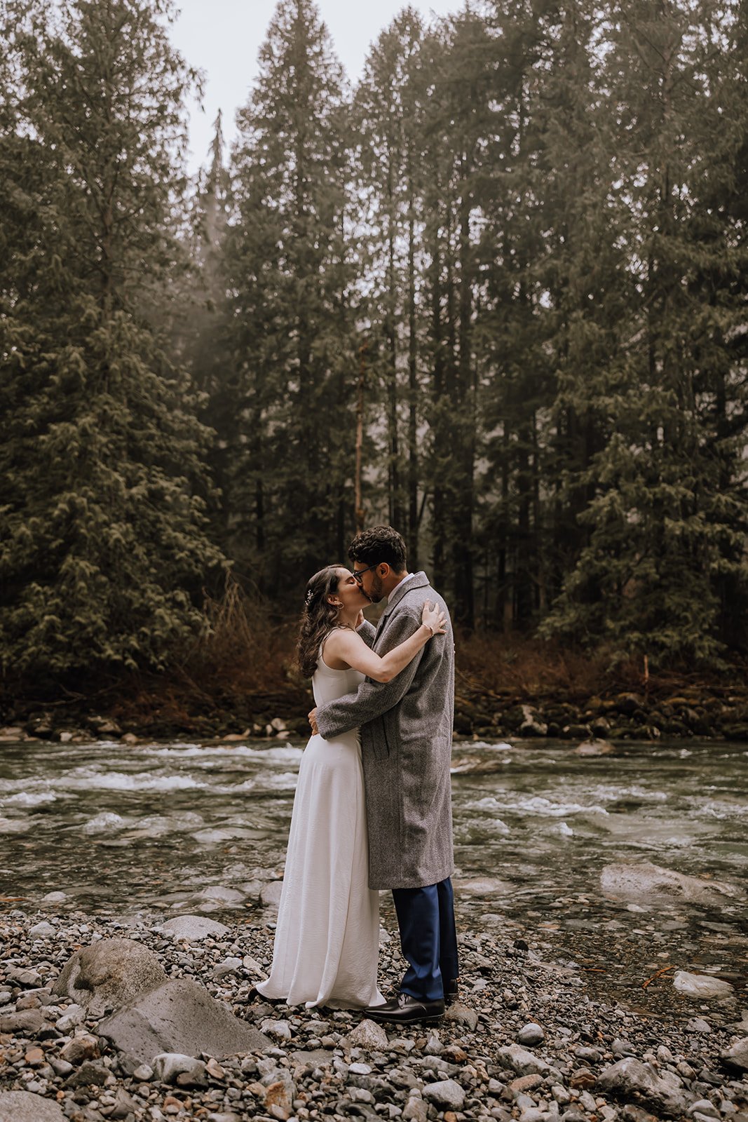 A couple eloping in North Shore Park