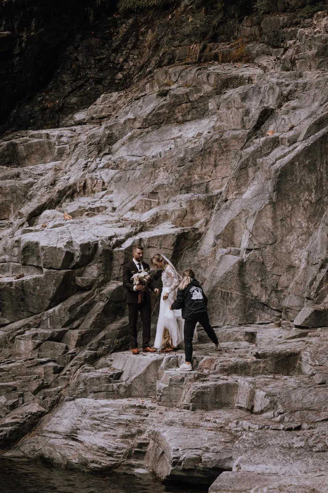 Jocelyn guides bride safely during Sunshine Coast cliffside elopement with groom waiting