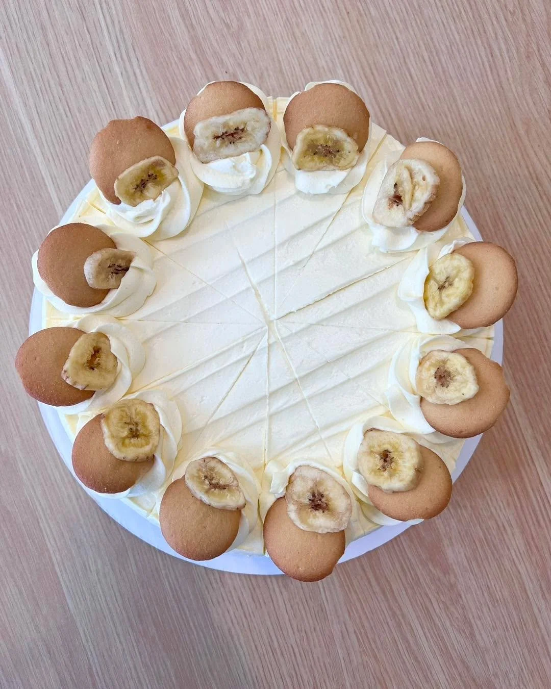 Baked banana puddin cheesecake. I made one for a custom order and decided to make one for the case as well! 

Vanilla wafer crust, fresh banana cheesecake with layers of sliced bananas and vanilla wafers. Topped with vanilla puddin whipped cream, van