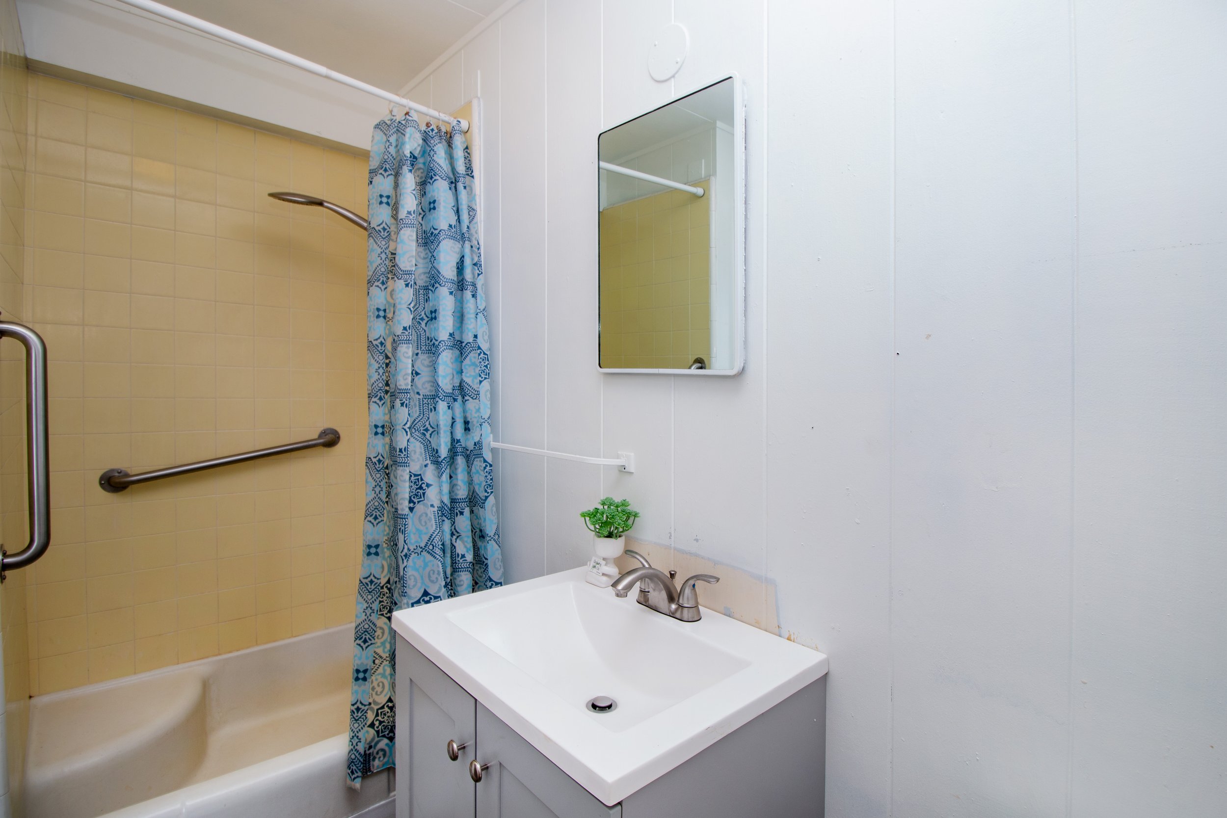 Studio bathroom