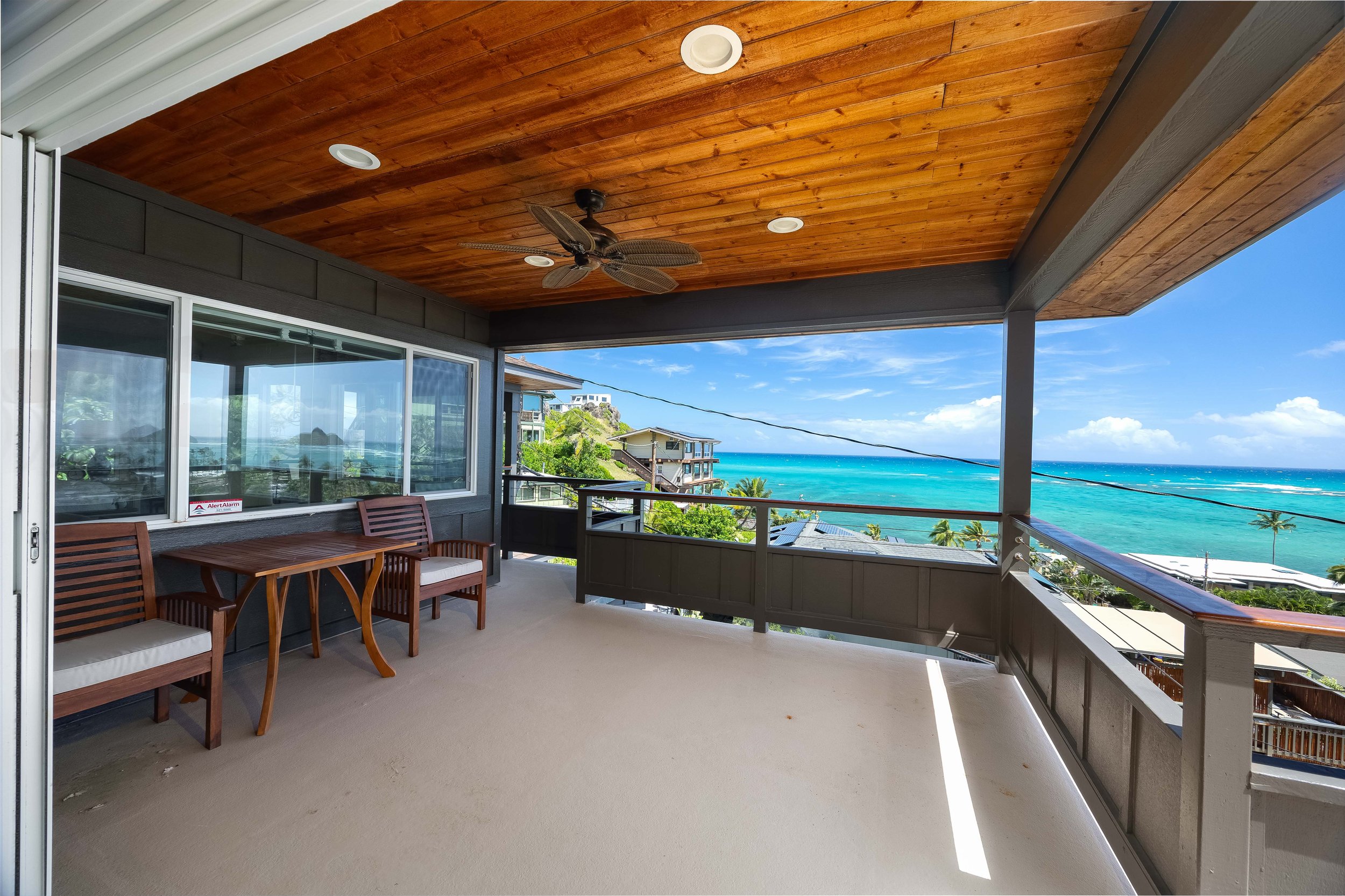 Covered lanai, sitting area