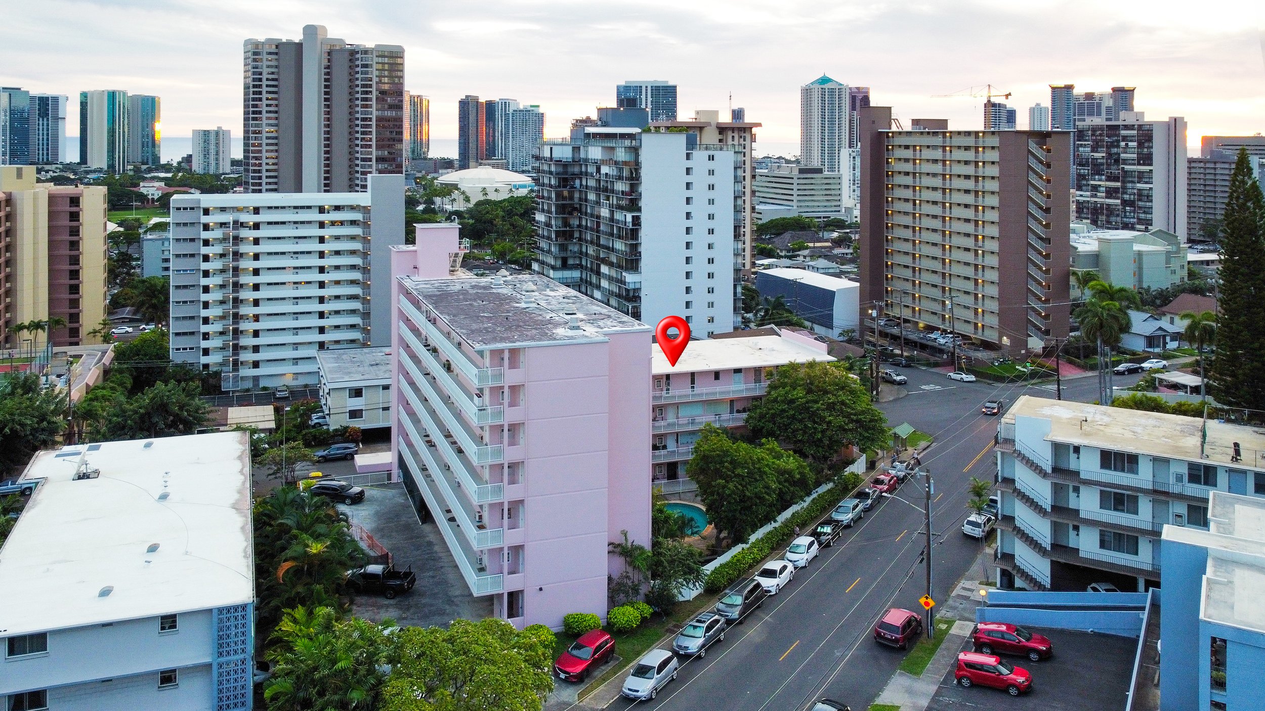 Conveniently located in Punchbowl/ Maikiki area, just minutes from shopping, downtown Honolulu, hospitals, and major commuter routes.