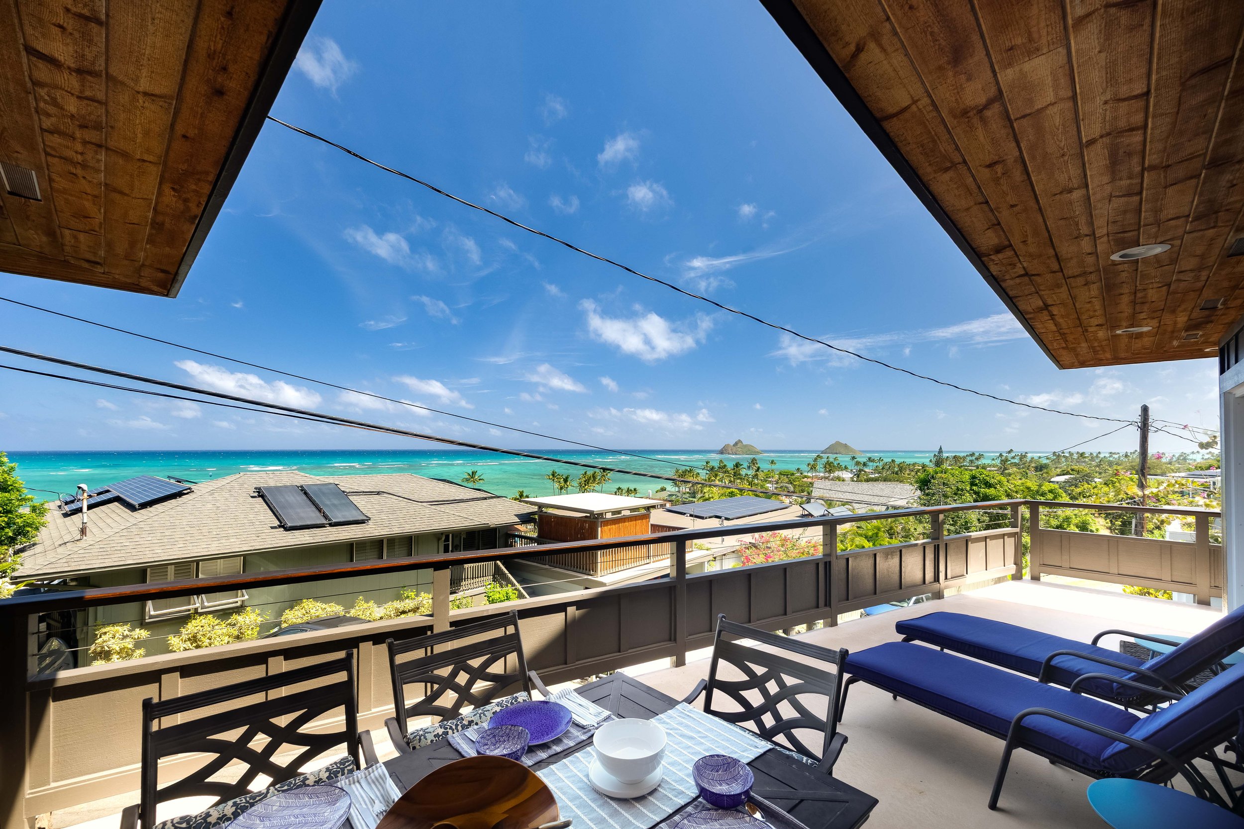 Lanai on the first floor with beautiful ocean and Mokulua Islands view