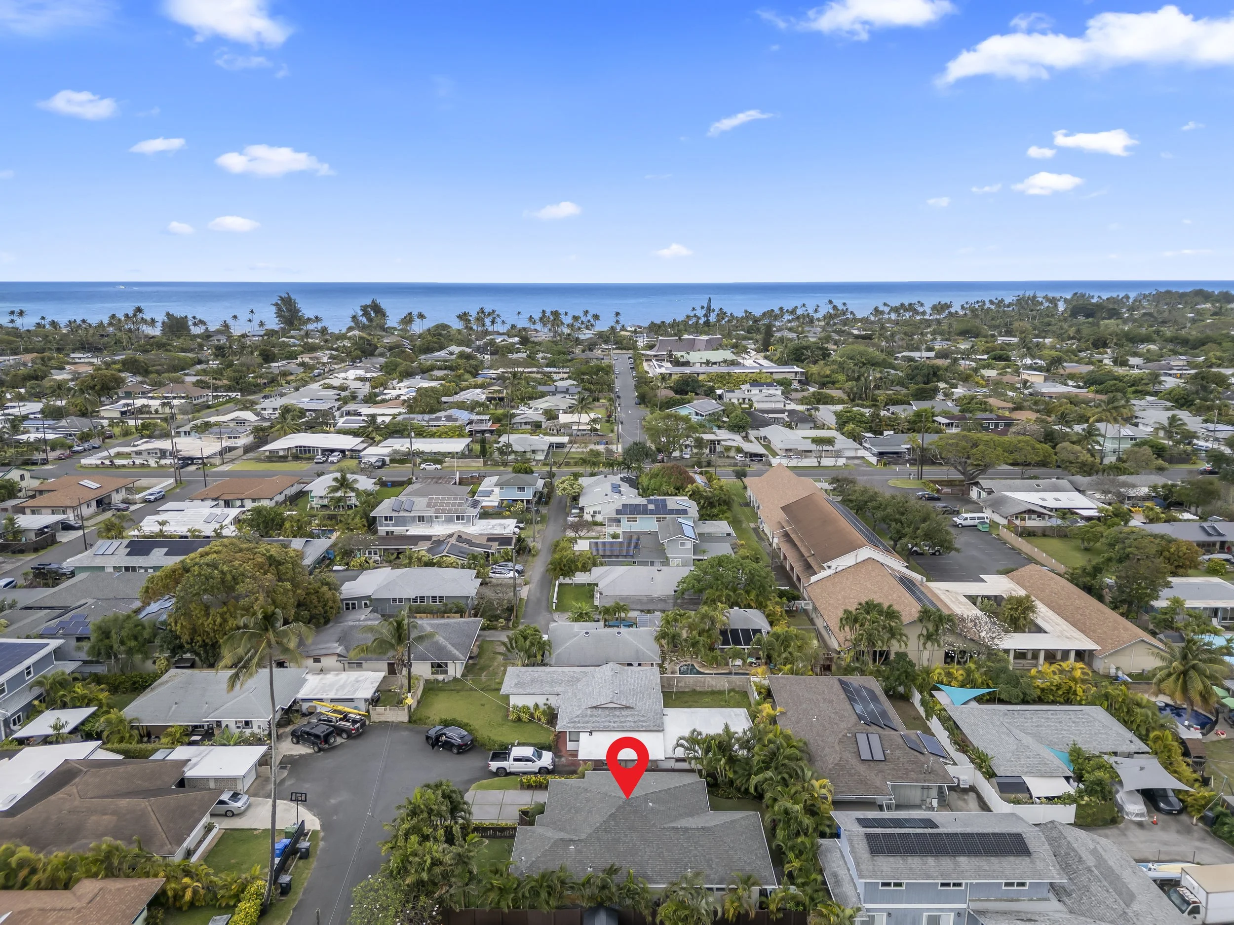 Just steps away from Kailua Town and less than a mile from world-famous Kailua Beach