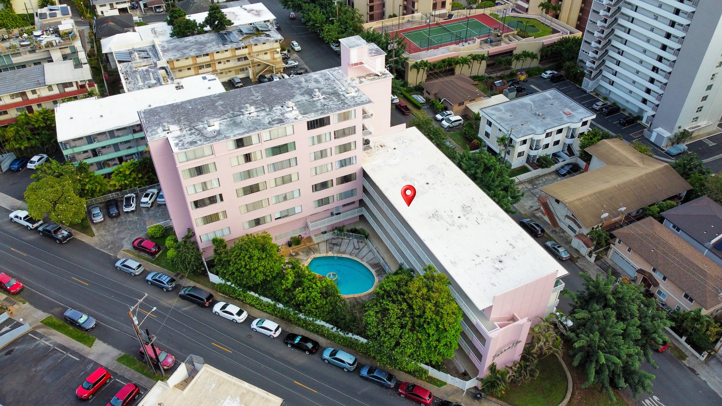Well-maintained, pet-friendly building in Punchbowl/Makiki area.