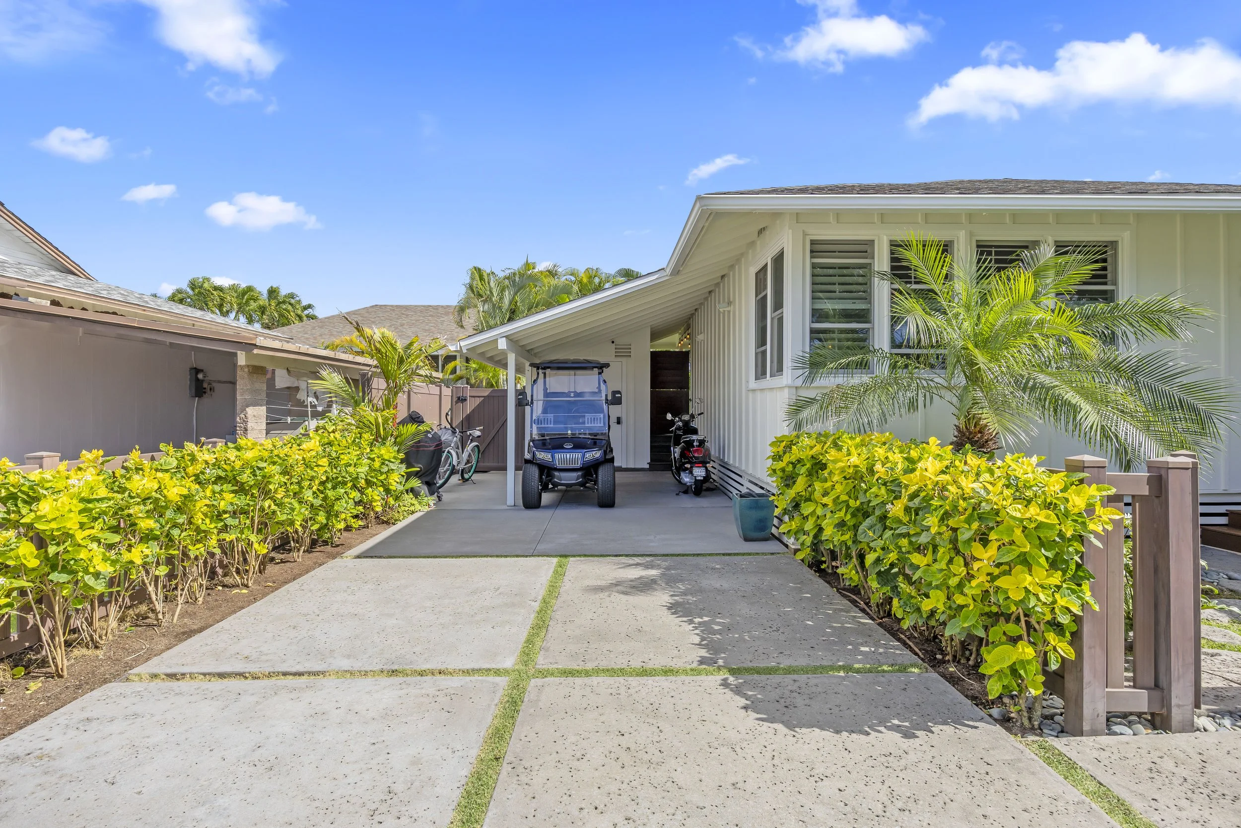 Generous parking for 3+ cars