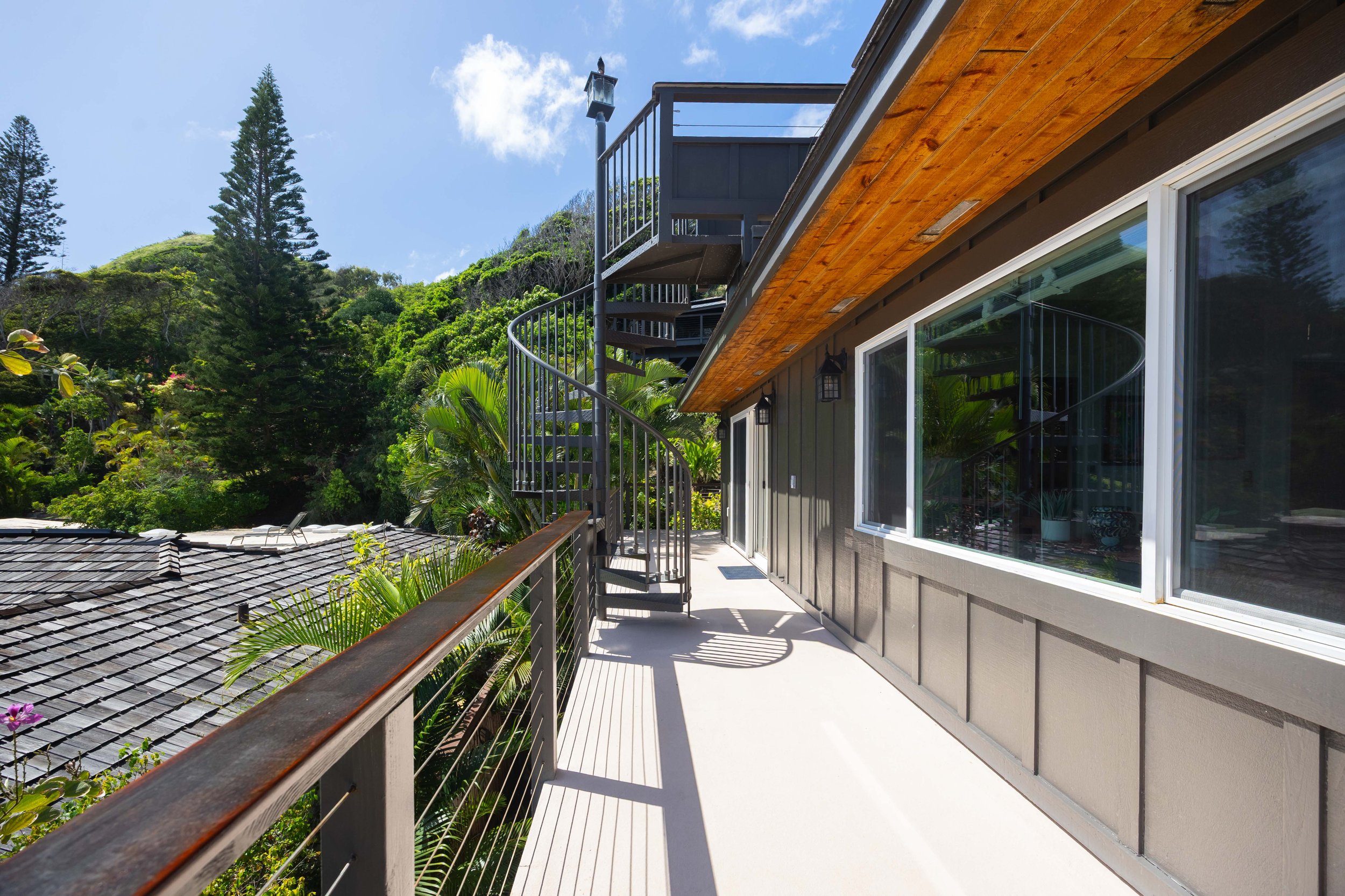 Wraparound lanai