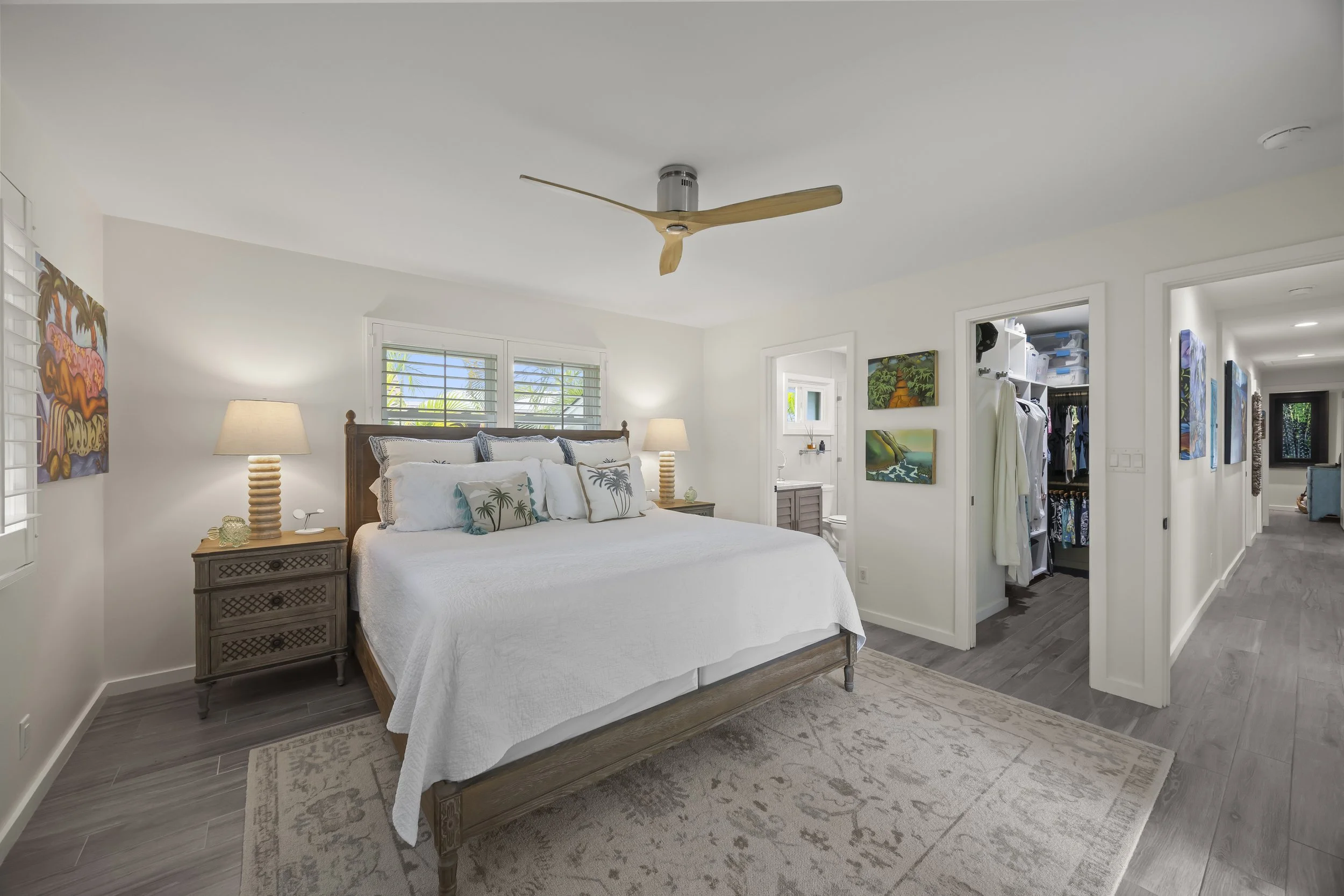 Primary bedroom suite with a walk-in closet