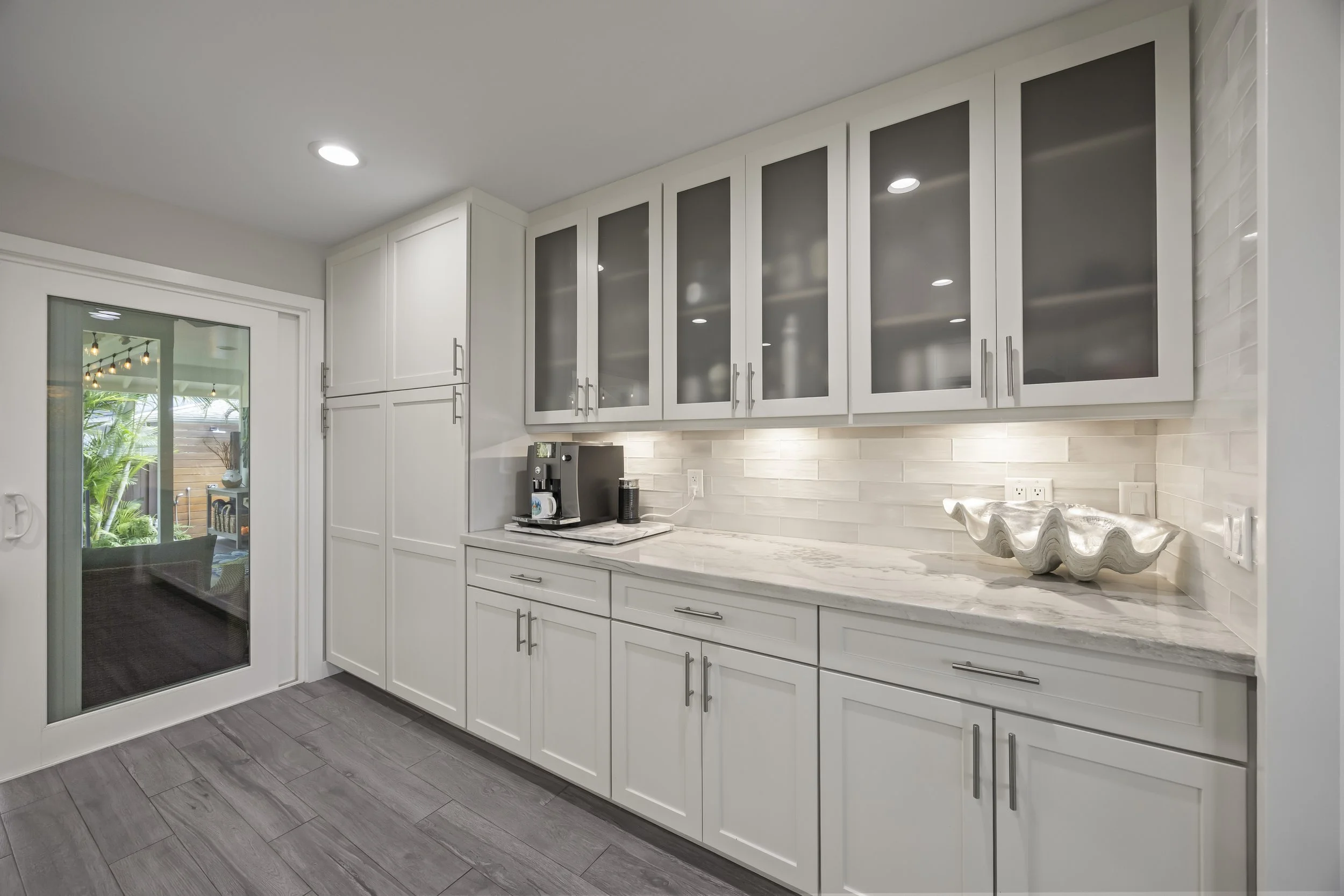 Ample cabinet space ensures plenty of storage for all your kitchen essentials