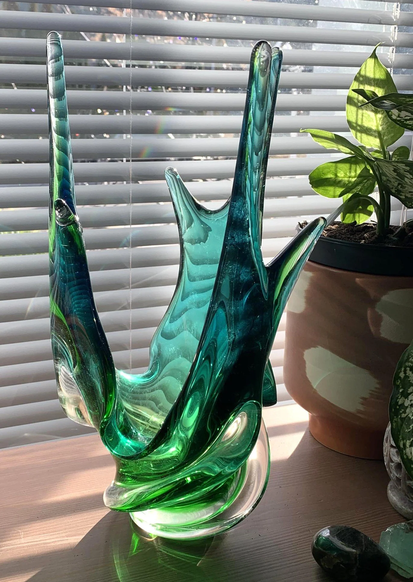 The artistry of this 2-tone "splash" speaks loud and clear! From the collection of Sarah Engemoen.