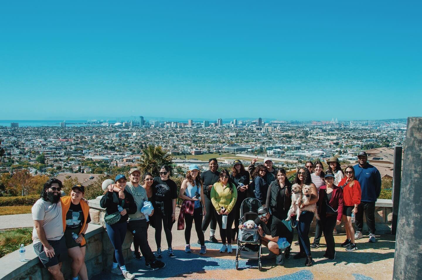 Our first Caminar, Comunidad, y Chisme was a success! 😭🫶🎉🥳 here&rsquo;s a recap of today&rsquo;s hike in Signal Hill. 

Thank you to @coffeedrunklbc for supplying us with caffeine before the hike! 

Thank you to @exhale_leo for hosting the post w