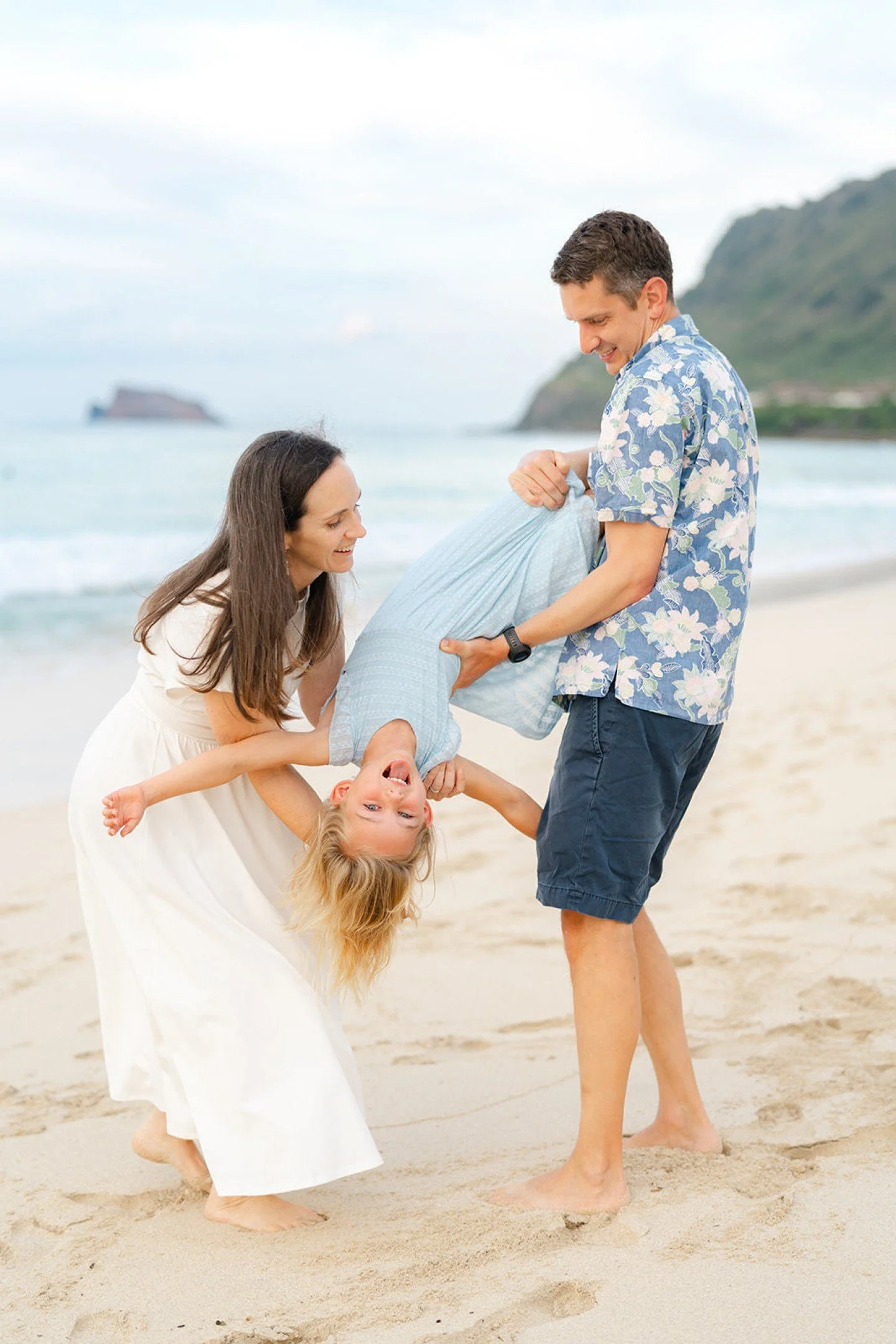 Thinking about a mini session but not sure if it’s the right fit? Minis are short and sweet, just enough time to get a handful of beautiful images. They’re great if you’ve got older kids who can warm up fast or if you just want a fe