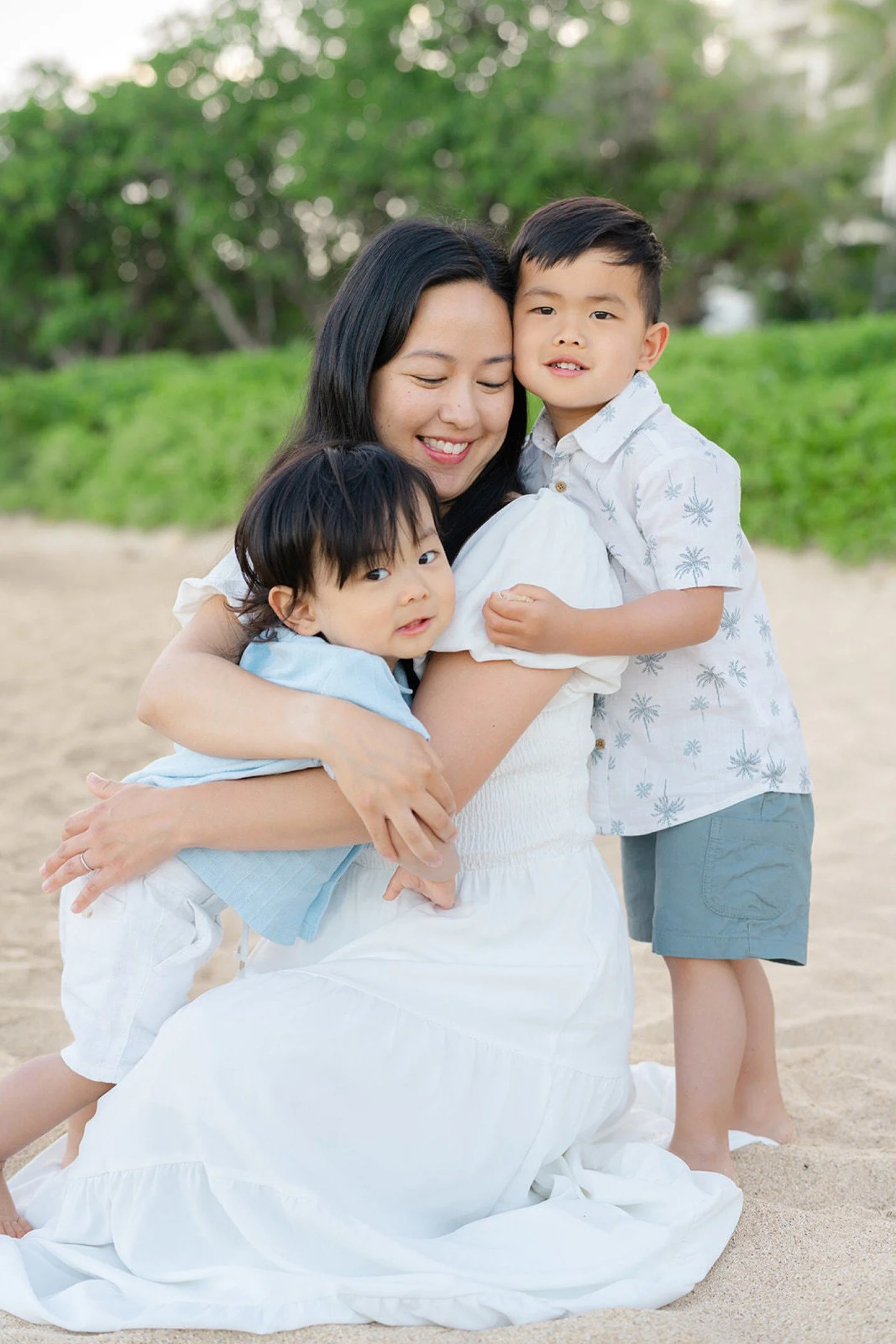 This time of year, I always get inquiries from families asking about minis. So first, what *is* a mini?
A mini session is a short photo shoot in a pre-determined location and pre-set time where multiple families book back-to-back. It’s not some