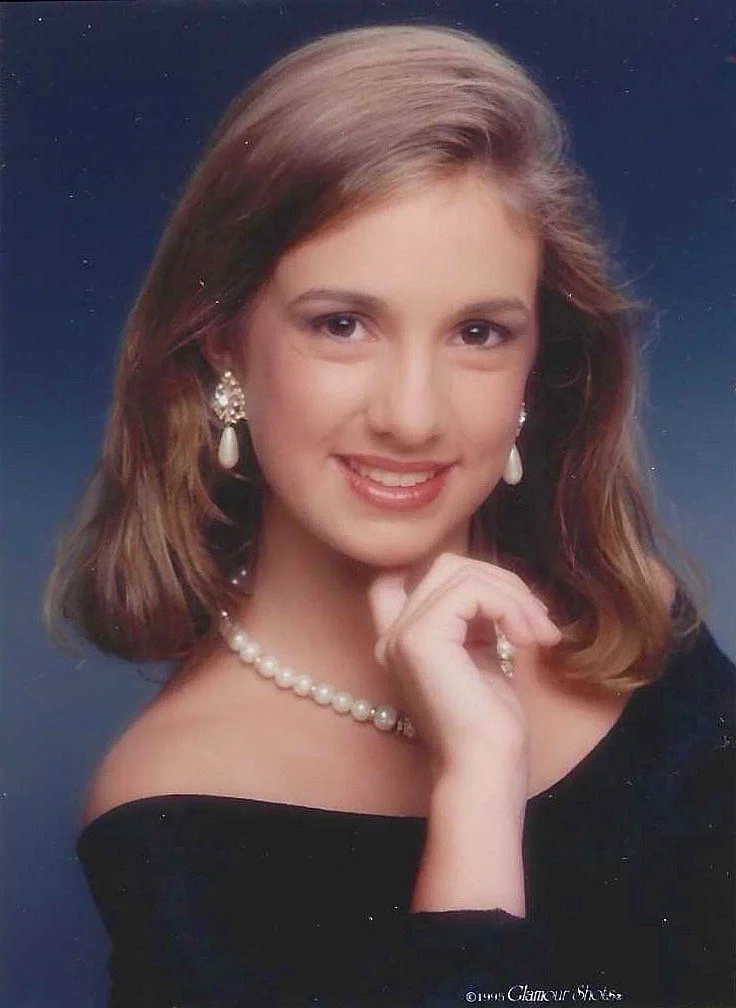 timeless-photos-glamour-shots-1995-pearl-necklace.jpg