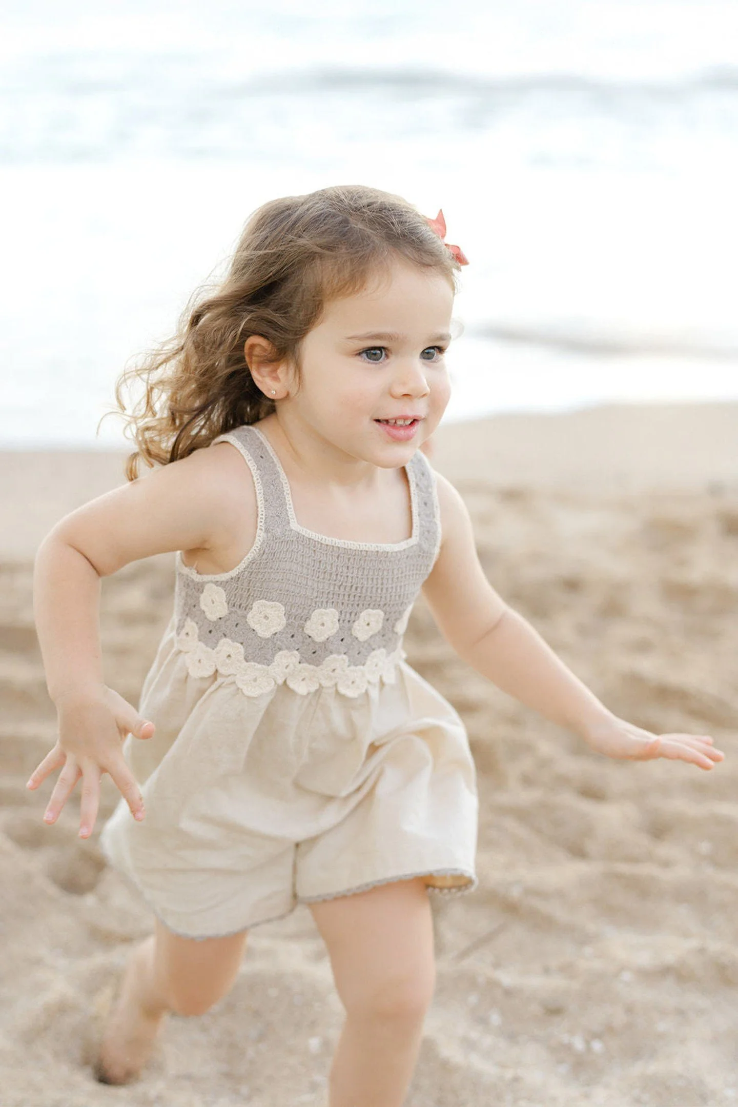 What do you want to remember about this season of life? 🌺 This sweet family wanted to capture their precious moments together during sunrise at Paradise Cove, and how cute is this little crew? The kids had so much fun running around, and I loved see