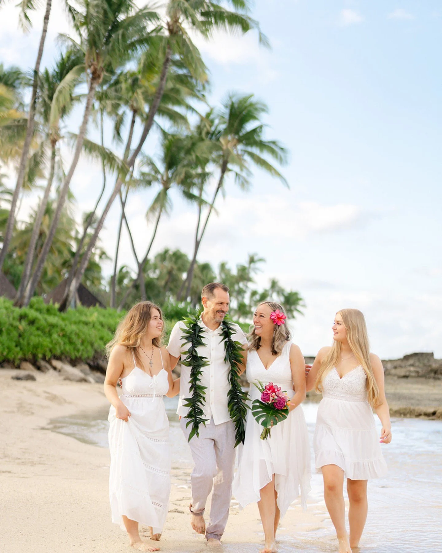 Looking back at these moments from 2025 reminds me just how much joy, love, and personality I get to capture with every family. More than I could ever show in just one post. Thank you ALL for being a part of such a beautiful year. 💛
.
.
.
🏷️: Oahu 