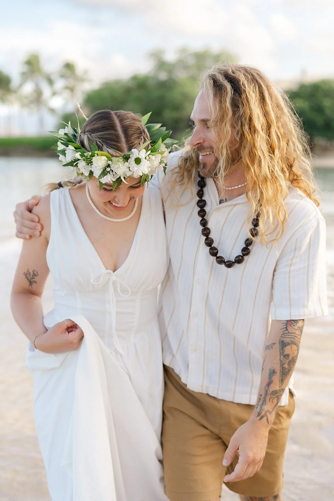 oahu-family-photographer-florals-for-beach-photos