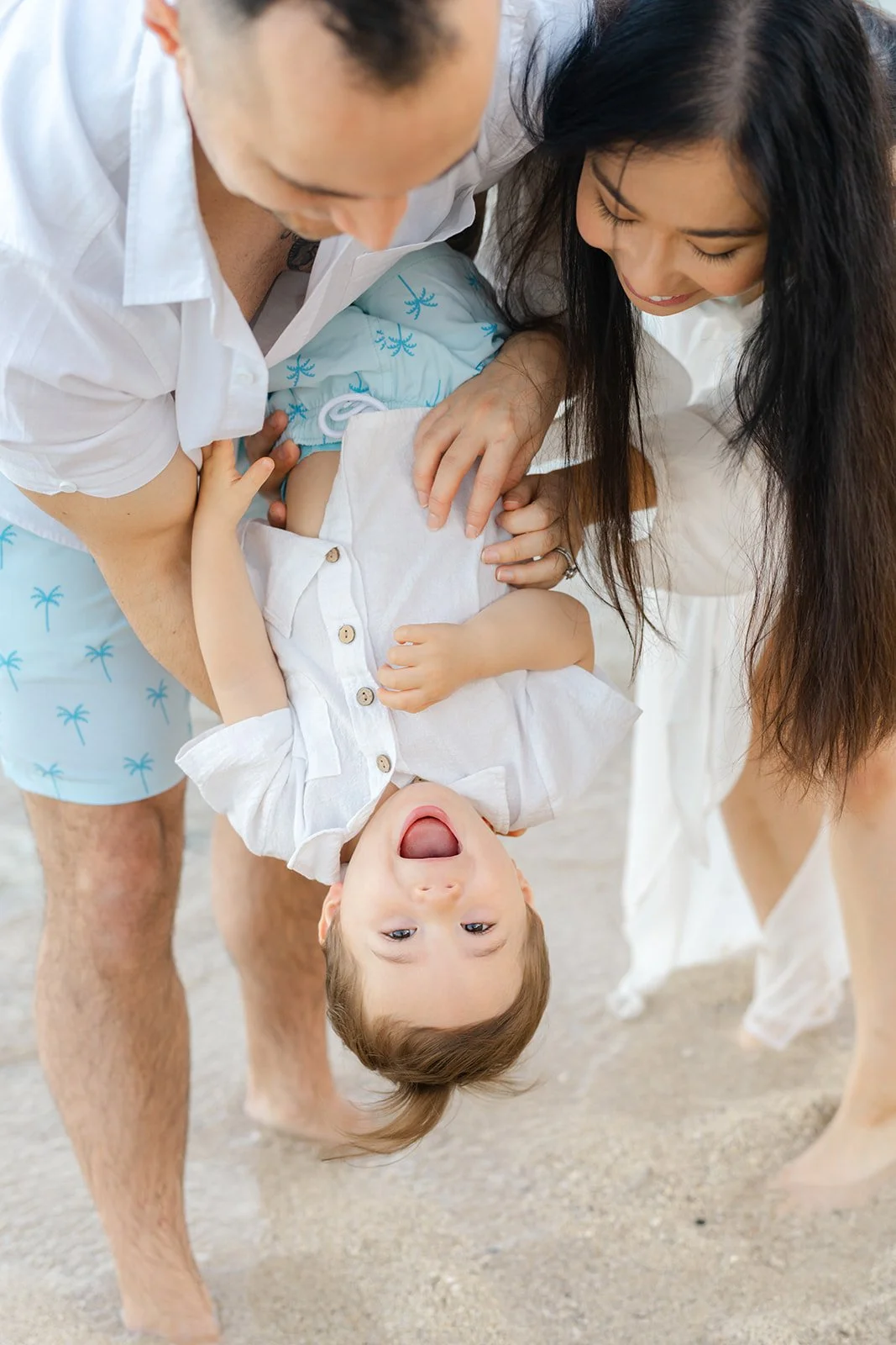 sunrise-family-session-in-oahu-relaxed-family-photos.jpg