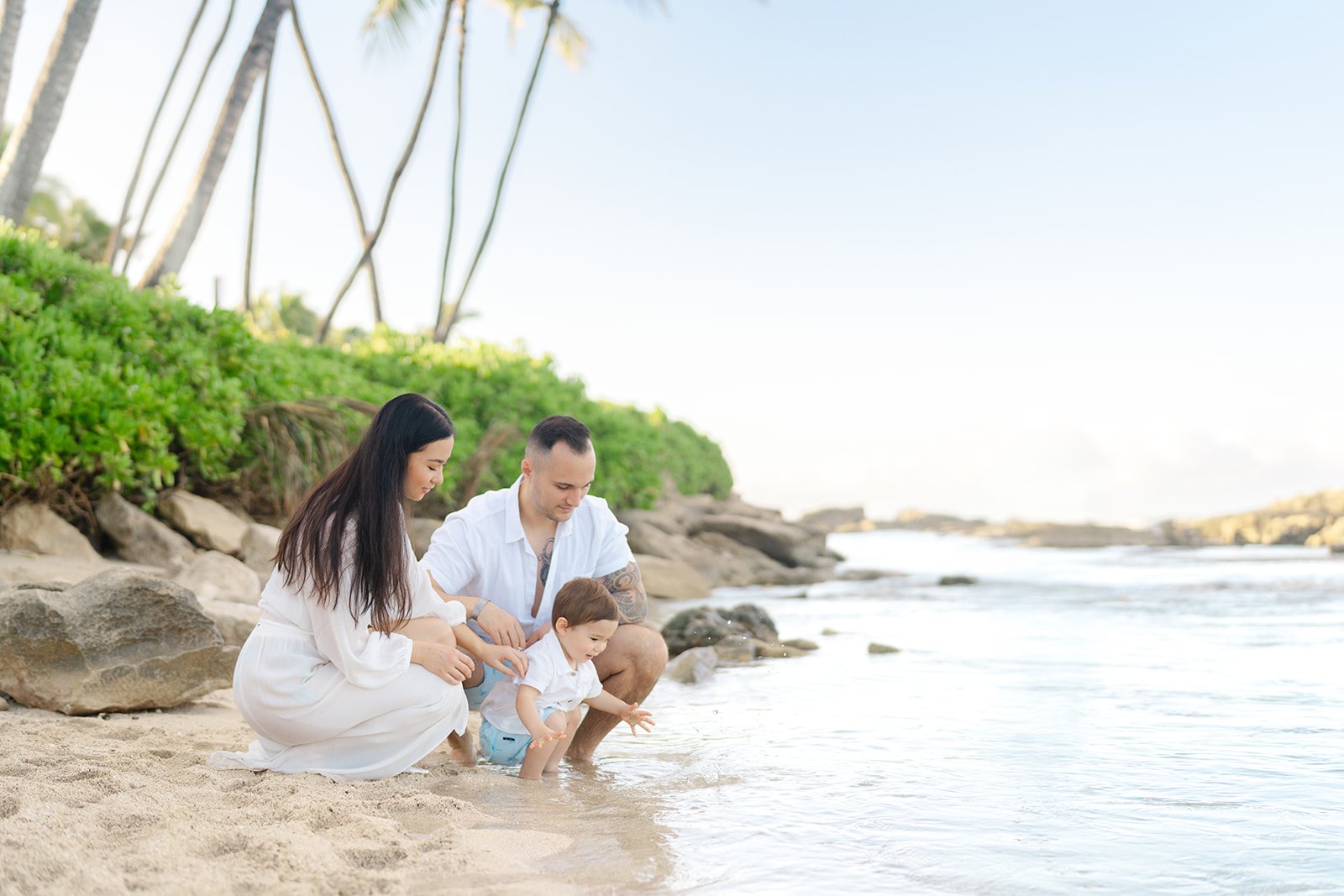 sunrise-family-session-in-oahu-candid-family-moments.jpg