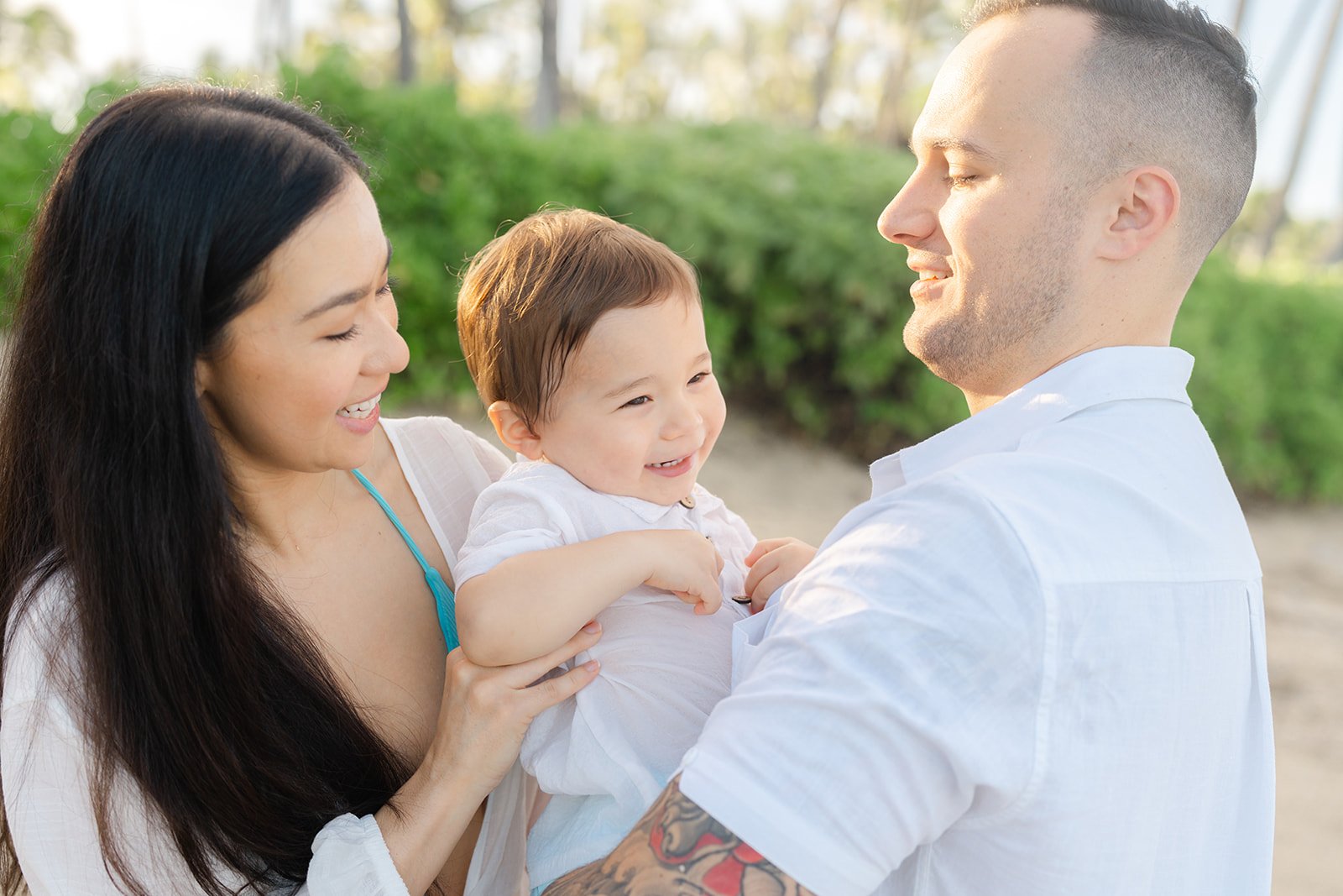 sunrise-family-session-in-oahu-playful-beach-photos.jpg