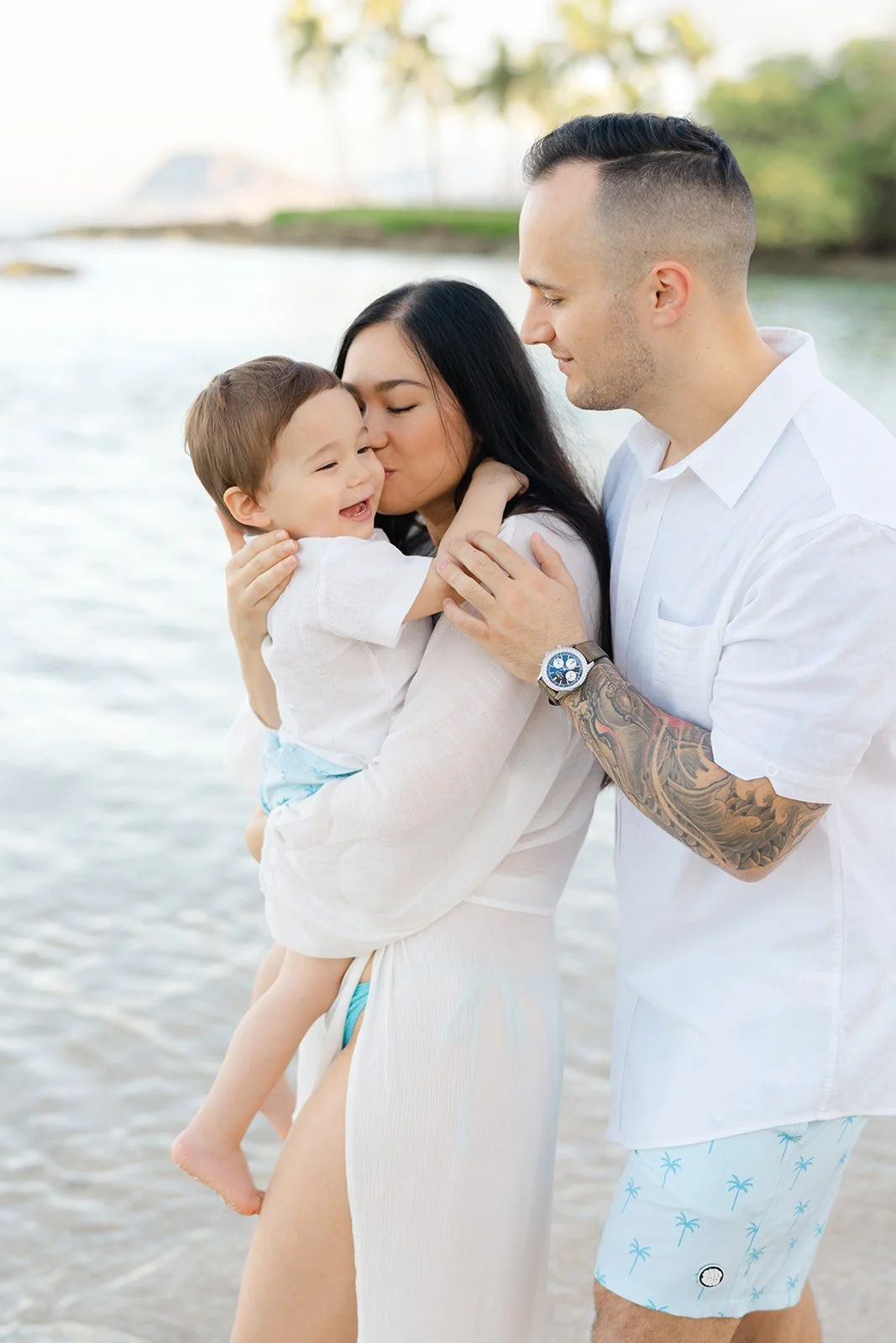 sunrise-family-session-in-oahu-family-by-the-ocean.jpg