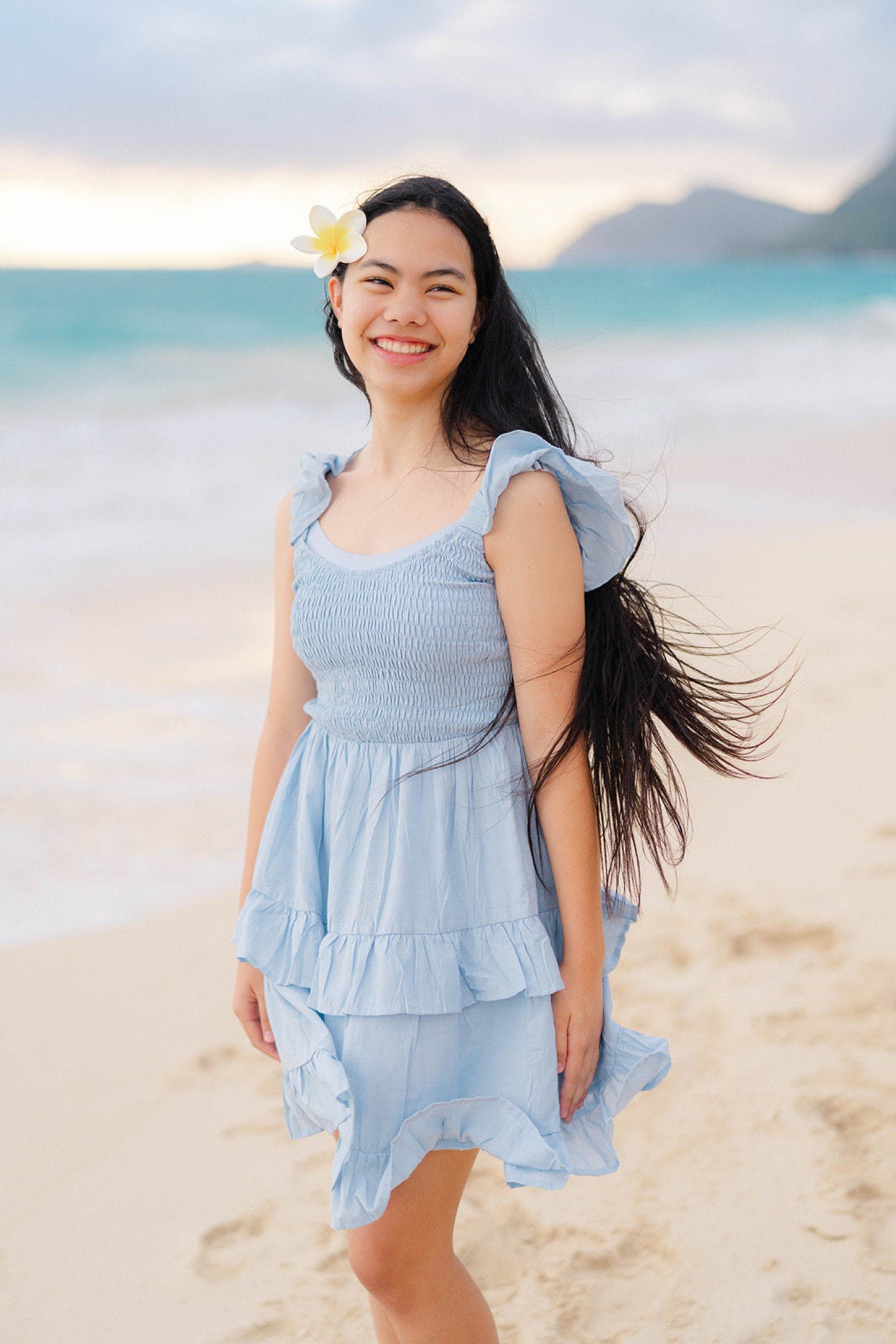 Oahu travel tips, starting with the basics: Can we talk about how mainland news reporters still haven't figured out how to say Hawai'i? 😂 It's three syllables, friends. "Hah-WHY-ee." You're welcome. (And that 🤙 is a shaka, not "call 