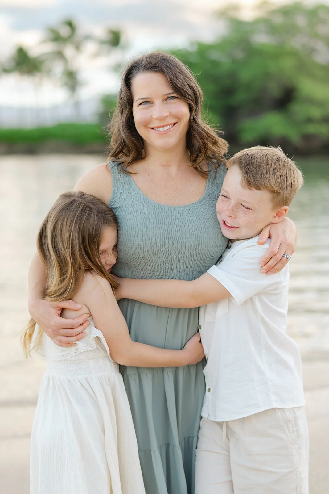natural-family-photos-mother-hugging-children.jpg